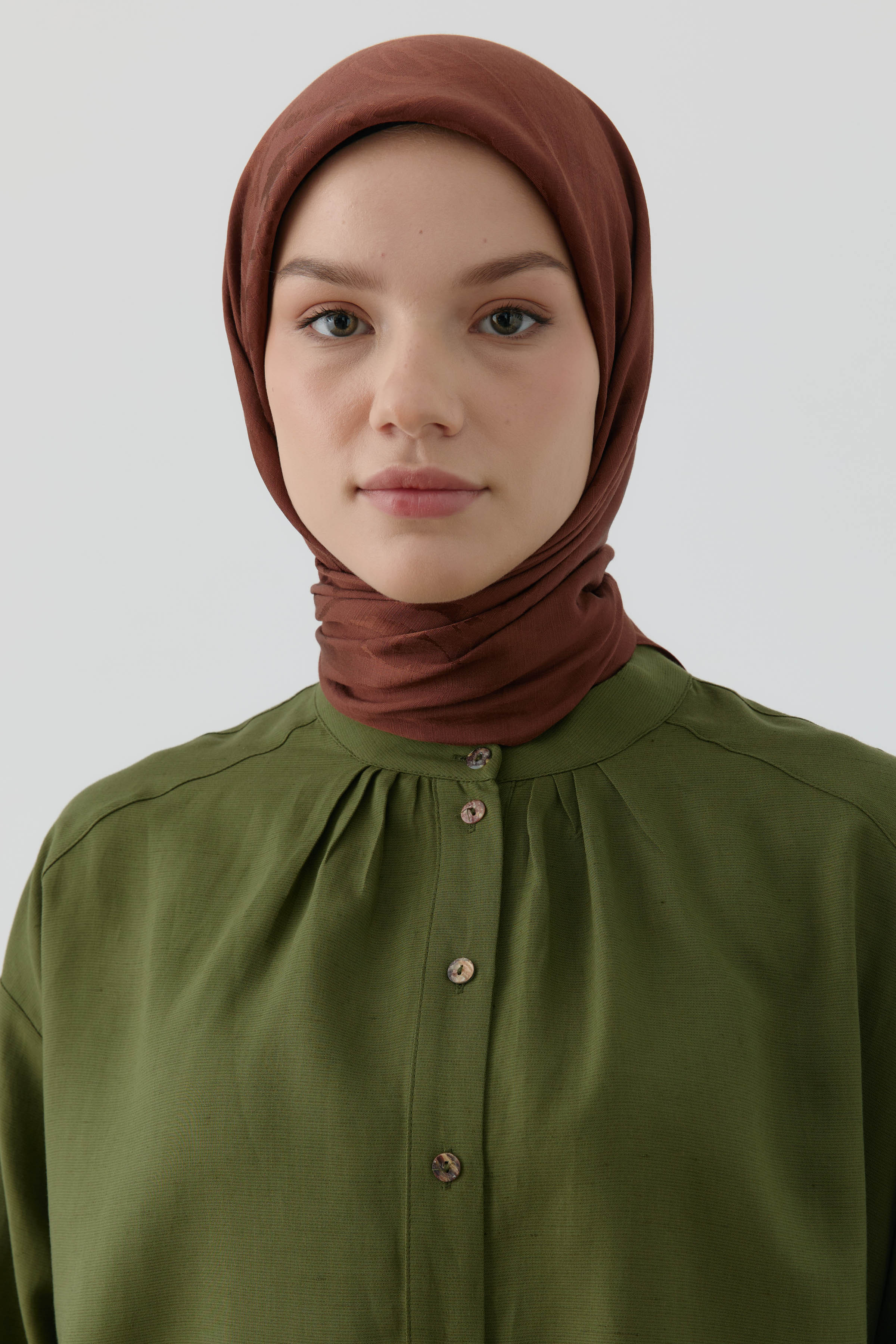 Dalgalı Nida Naturel Eşarp - Kahve TUGBA