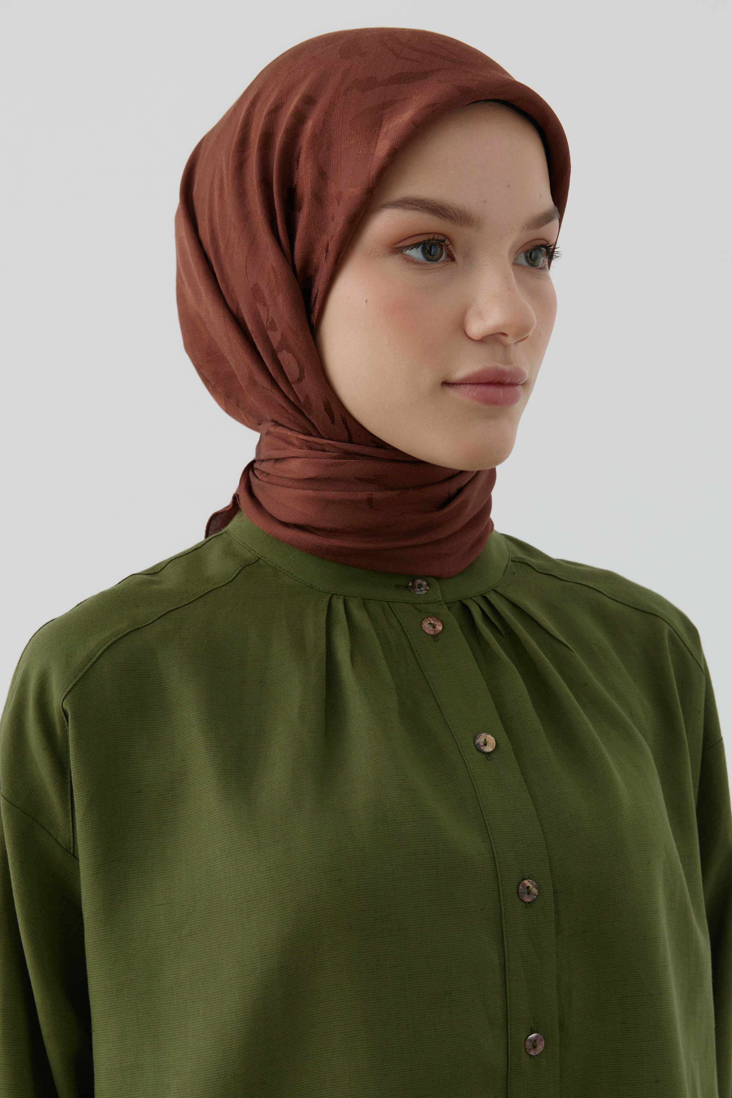 Dalgalı Nida Naturel Eşarp - Kahve TUGBA