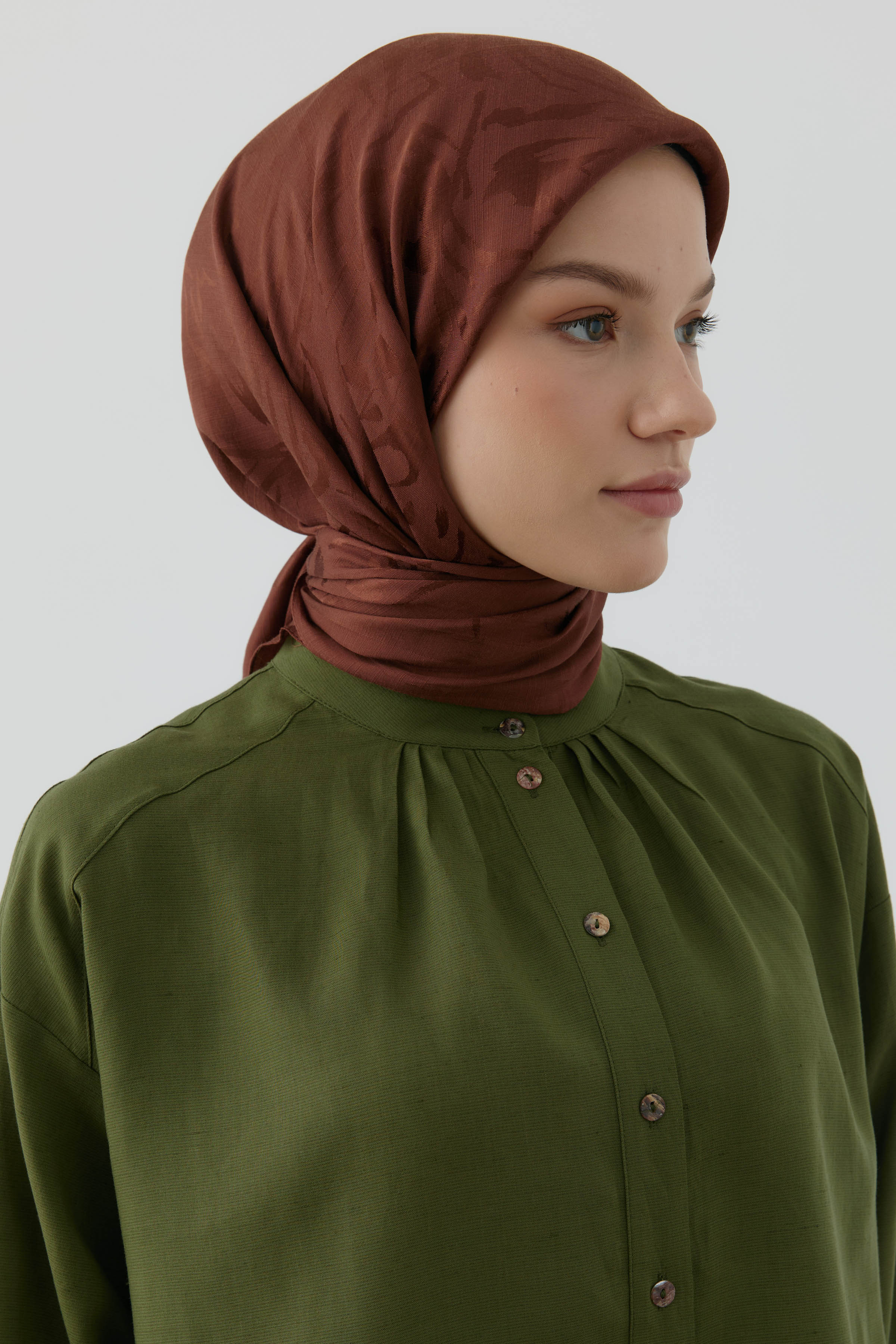 Dalgalı Nida Naturel Eşarp - Kahve TUGBA