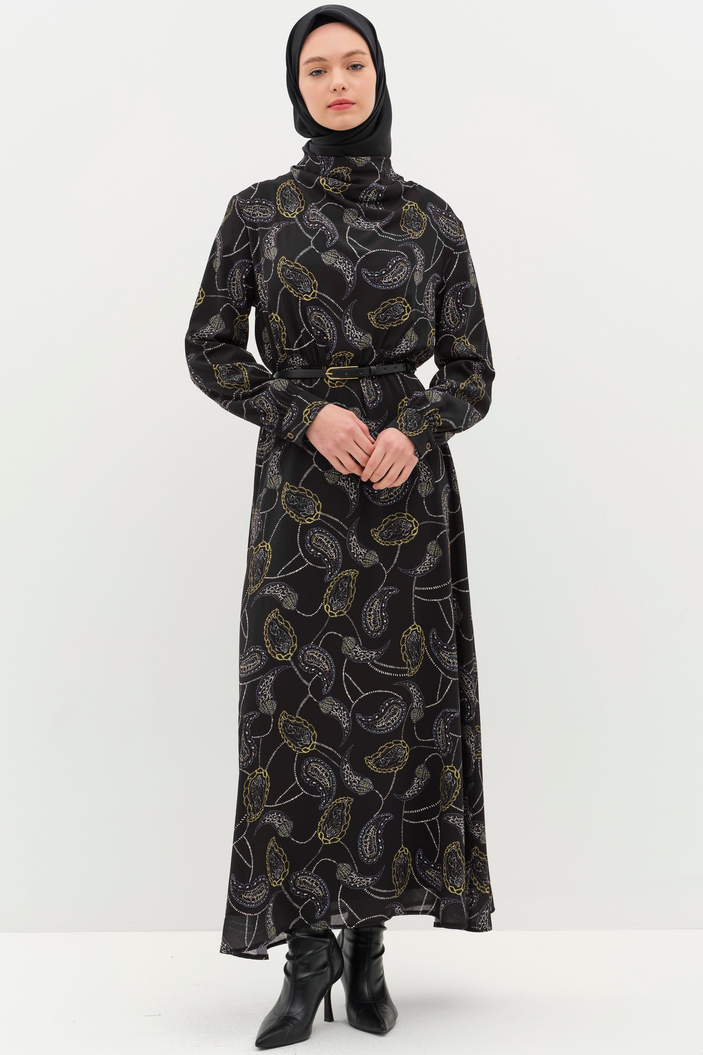 Degaje Yakalı Desenli Elbise - Siyah TUGBA