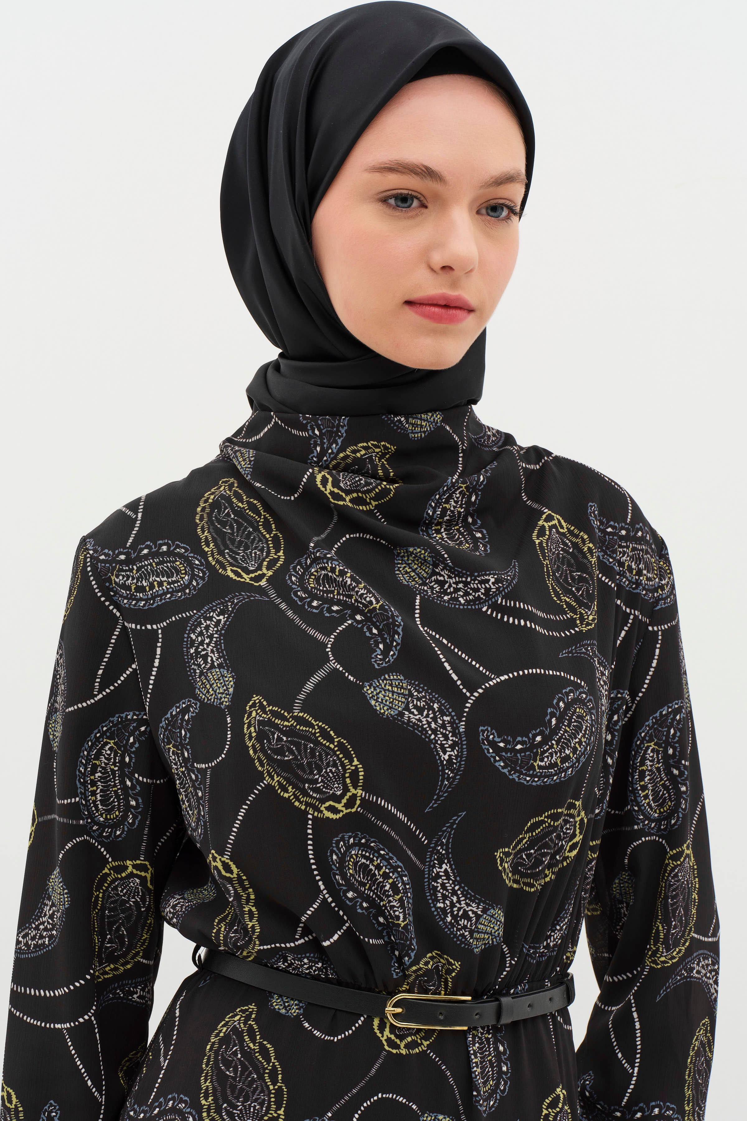 Degaje Yakalı Desenli Elbise - Siyah TUGBA