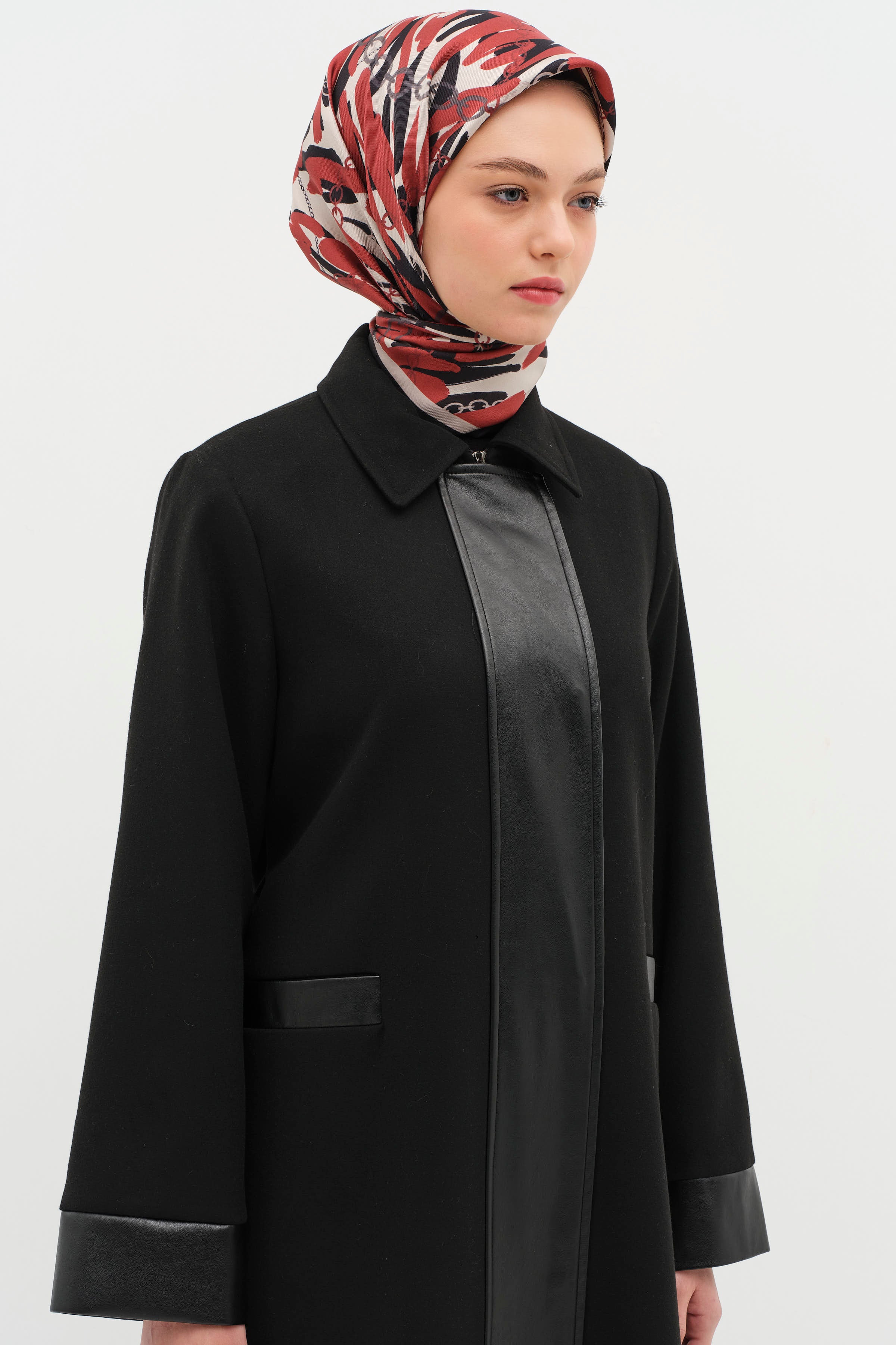 Deri Garnili Kuşaklı Manto - Siyah TUGBA