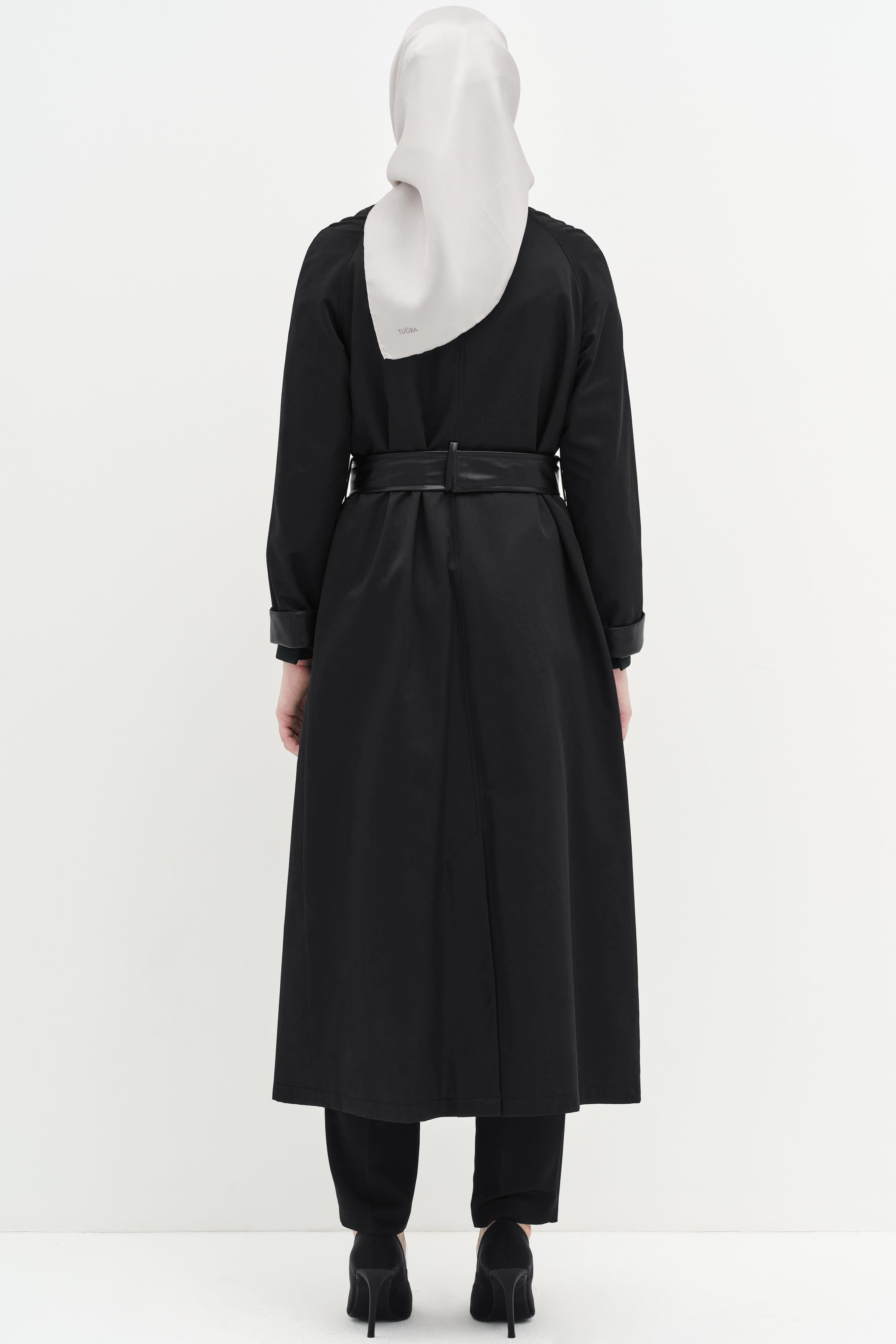 Deri Garnili Kuşgözlü Kemer Detaylı Trençkot - Siyah TUGBA