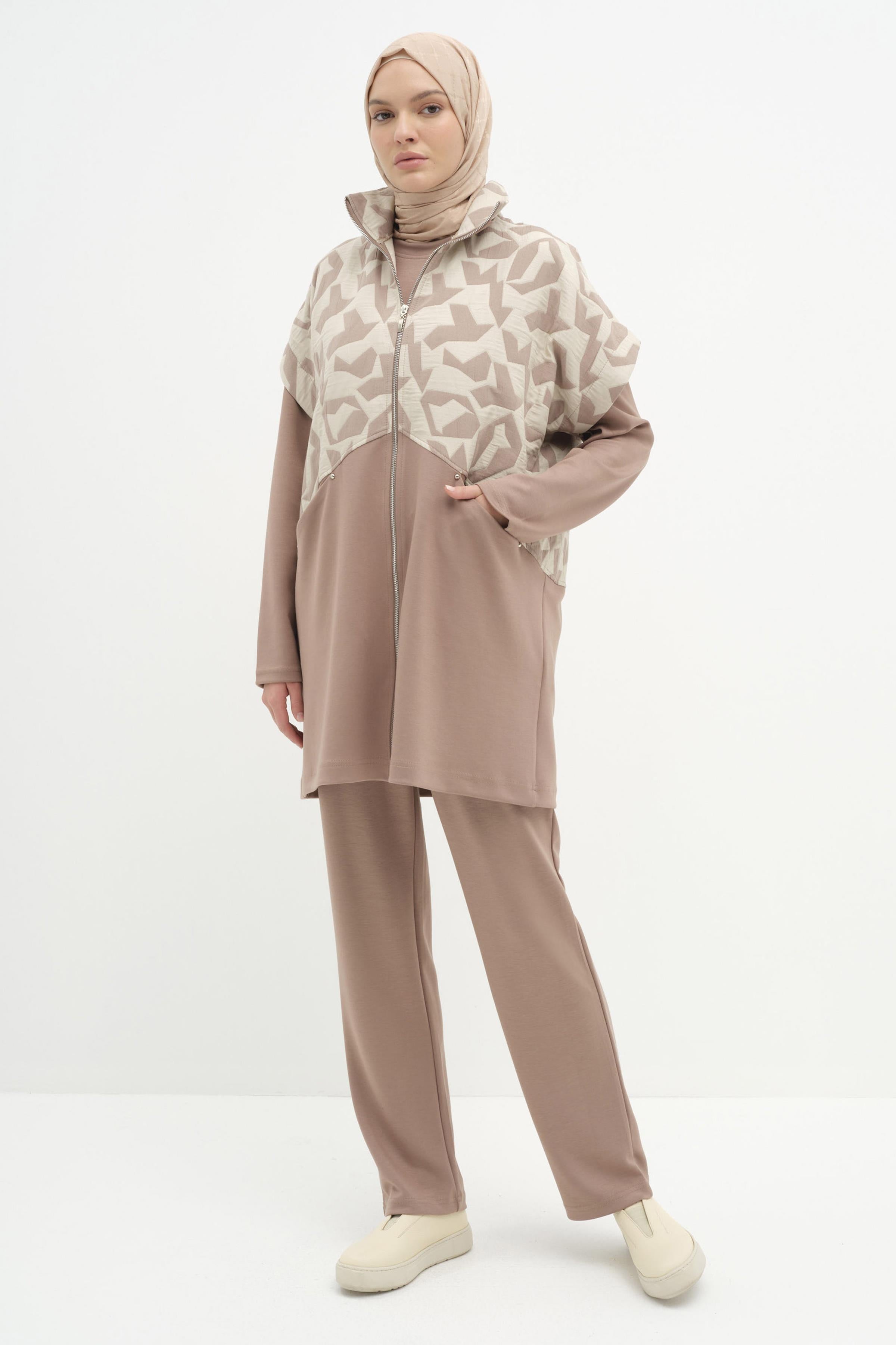 Desen Garnili Üçlü Takım - Vizon TUGBA