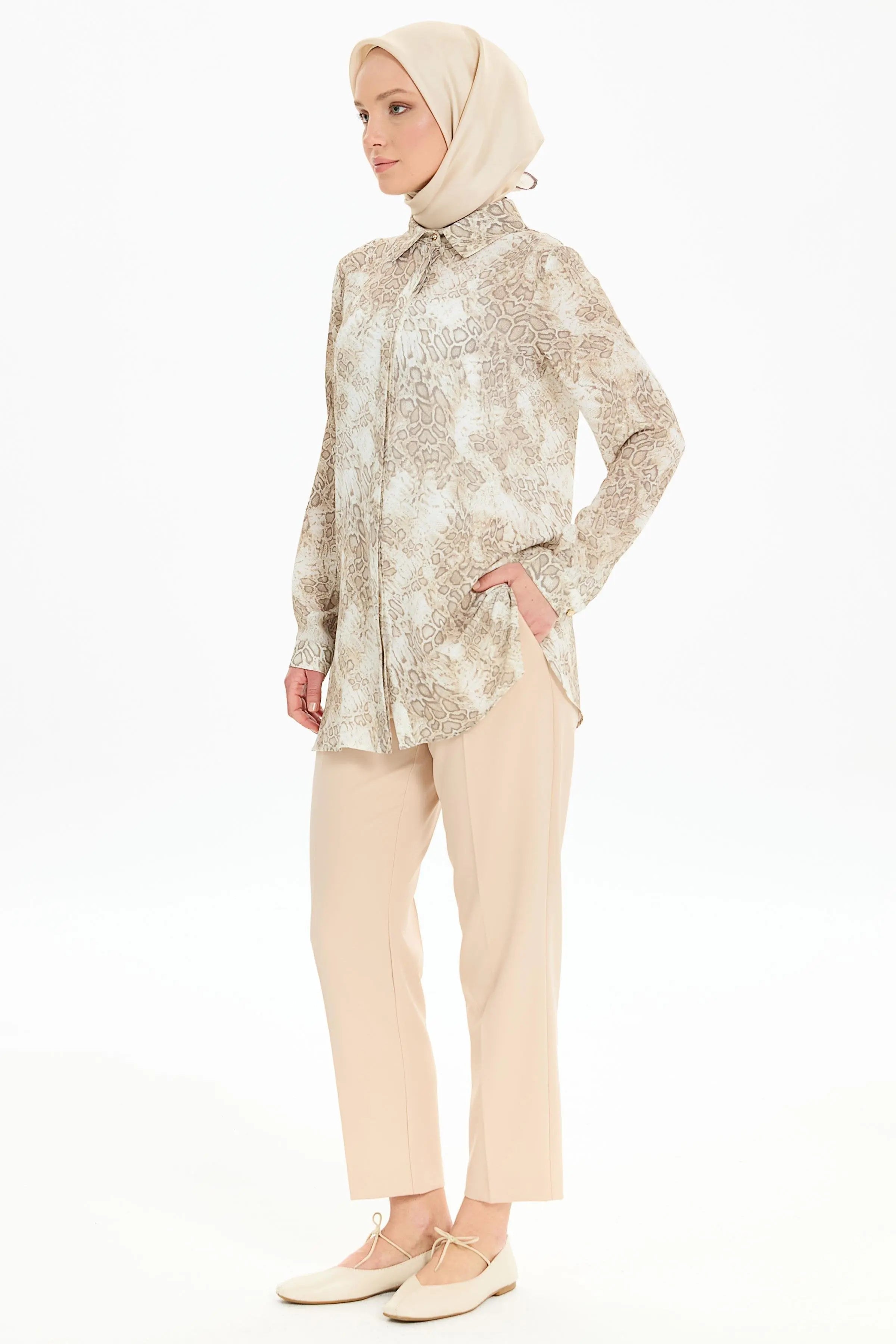 Desenli Gizli Patlı Gömlek - Bej TUGBA