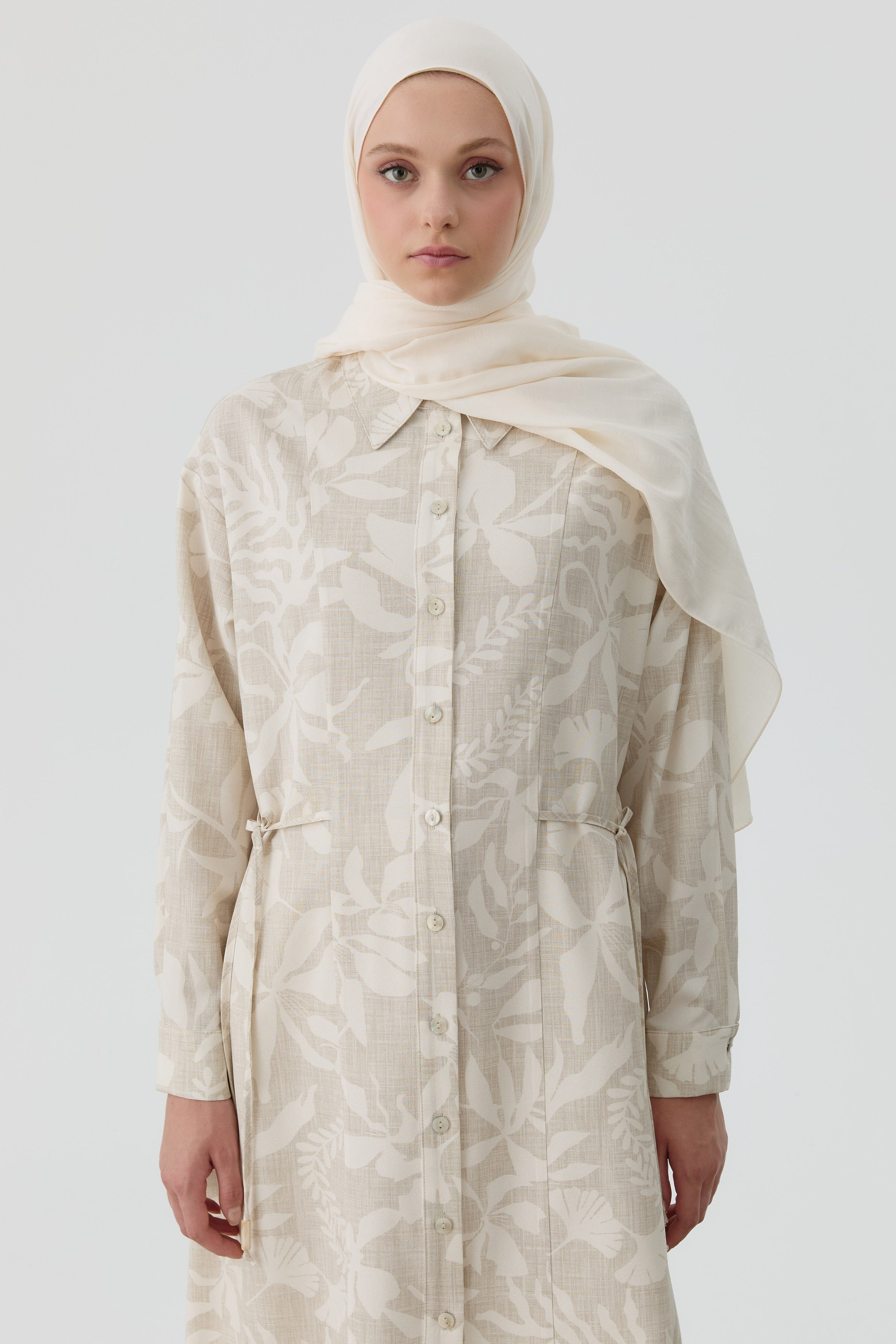 Desenli Yanlardan Bağlamalı Tunik - Bej TUGBA