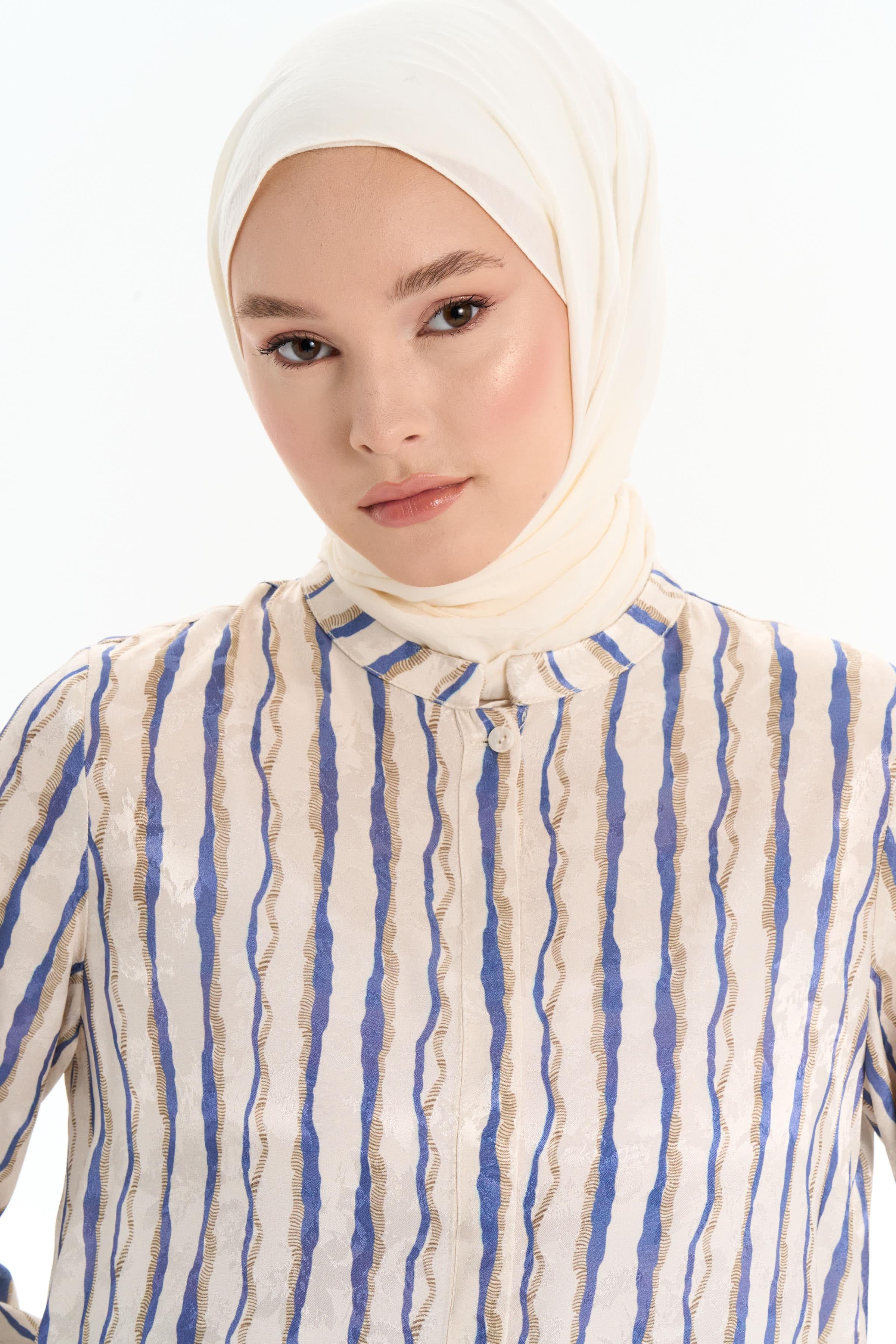 Desenli Yırtmaç Detaylı Tunik - Mor TUGBA