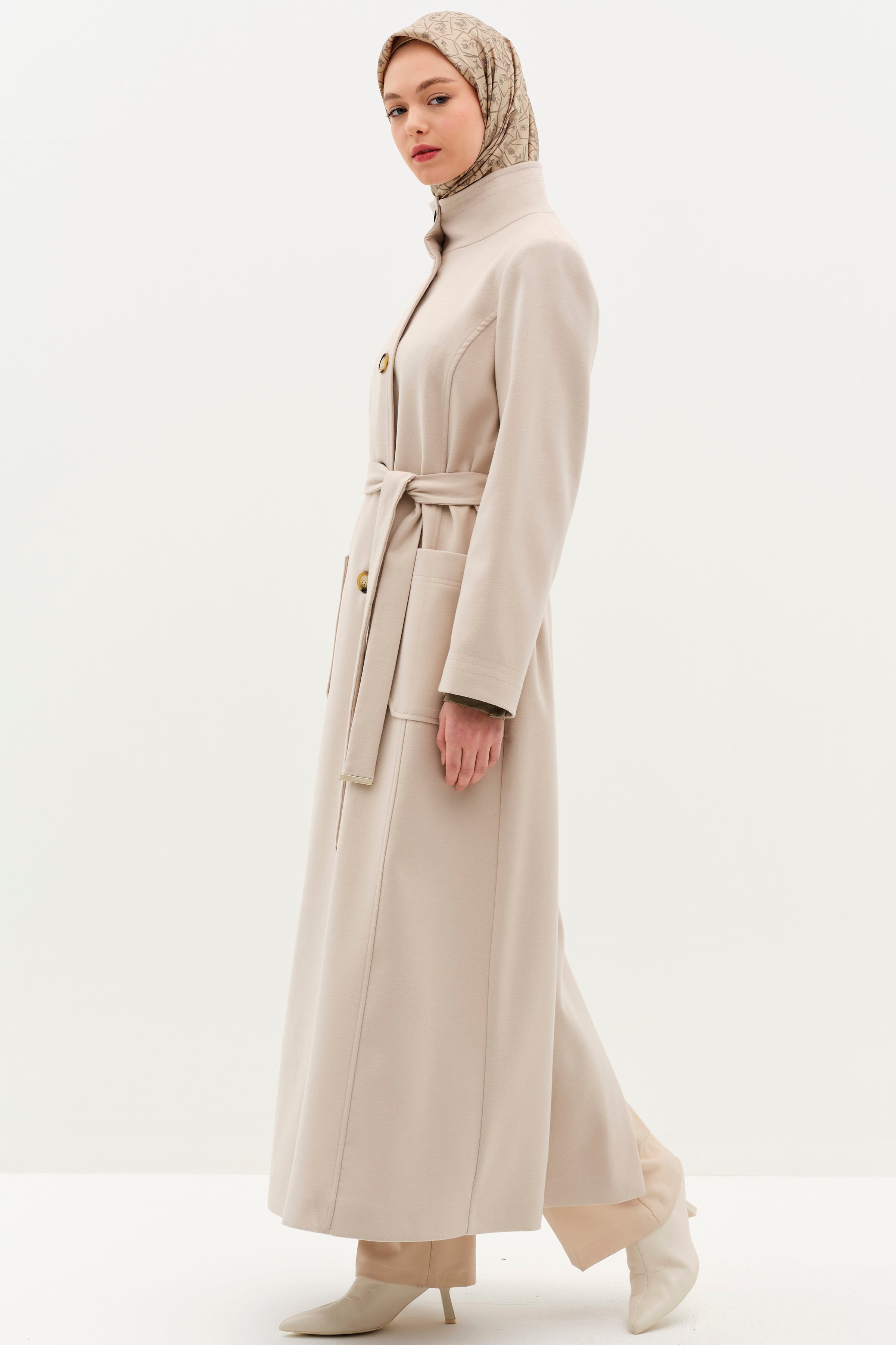 Dik Yakalı Beli Kuşaklı Manto - Bej TUGBA