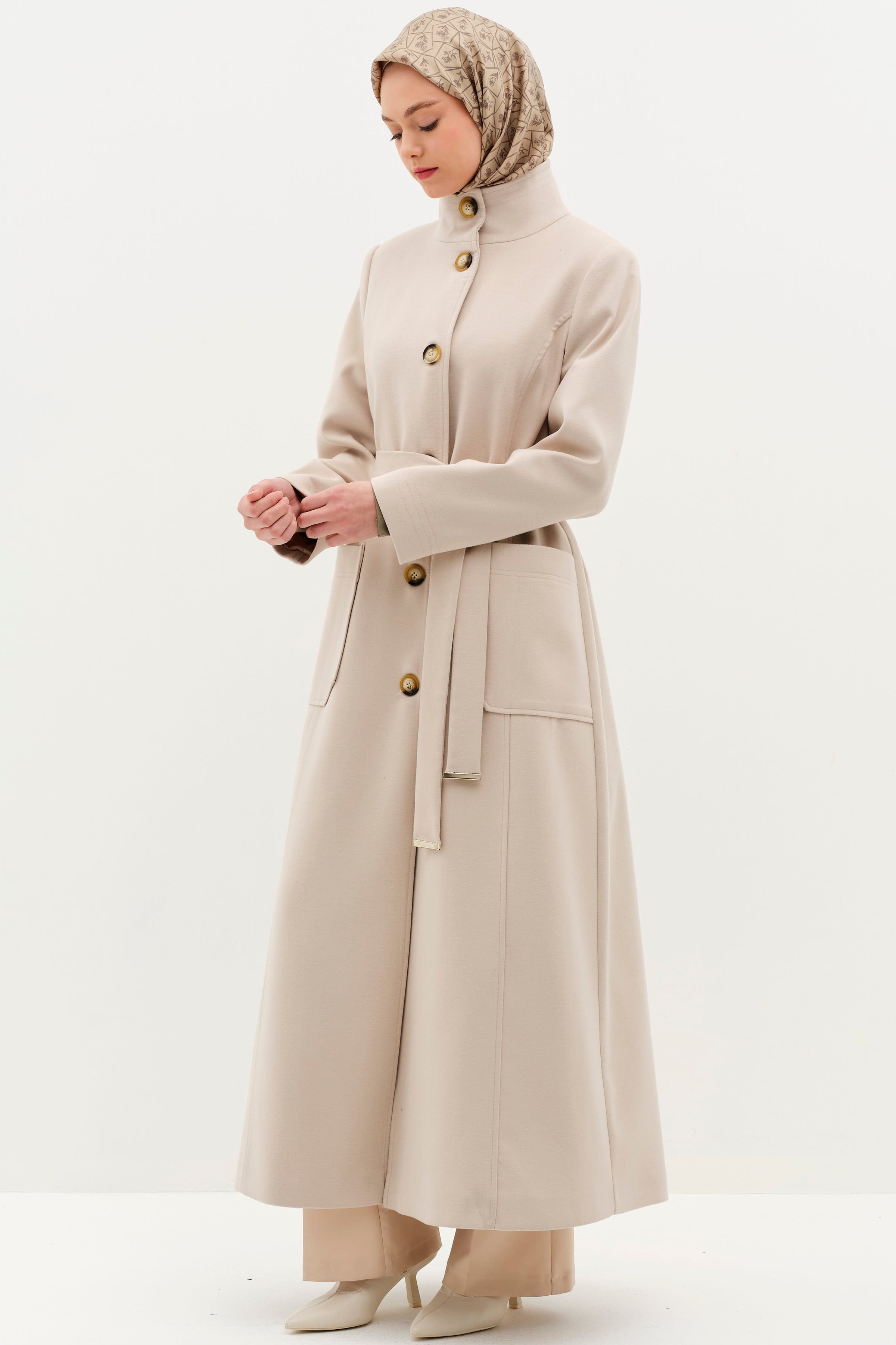 Dik Yakalı Beli Kuşaklı Manto - Bej TUGBA