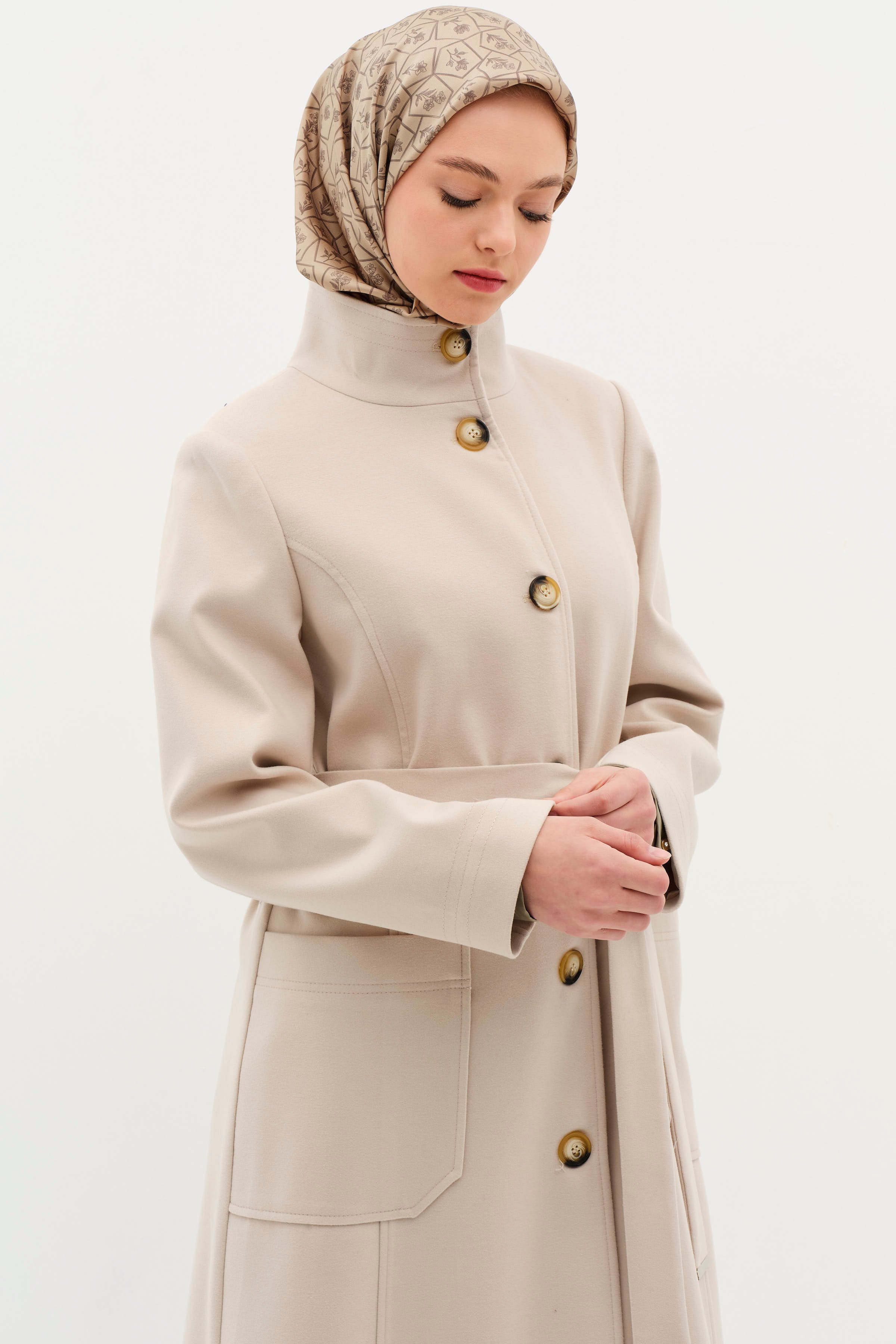 Dik Yakalı Beli Kuşaklı Manto - Bej TUGBA