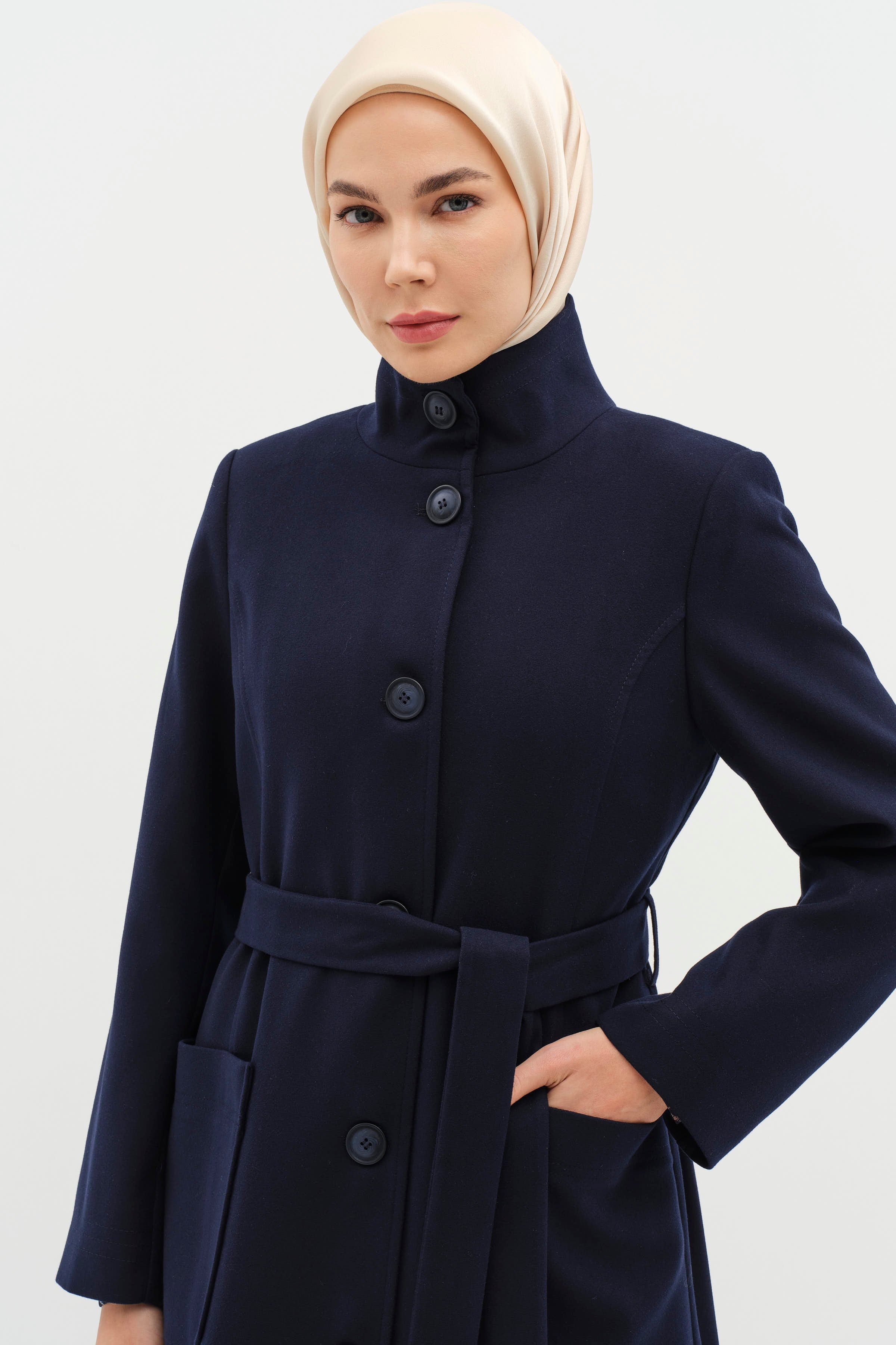 Dik Yakalı Beli Kuşaklı Manto - Lacivert TUGBA