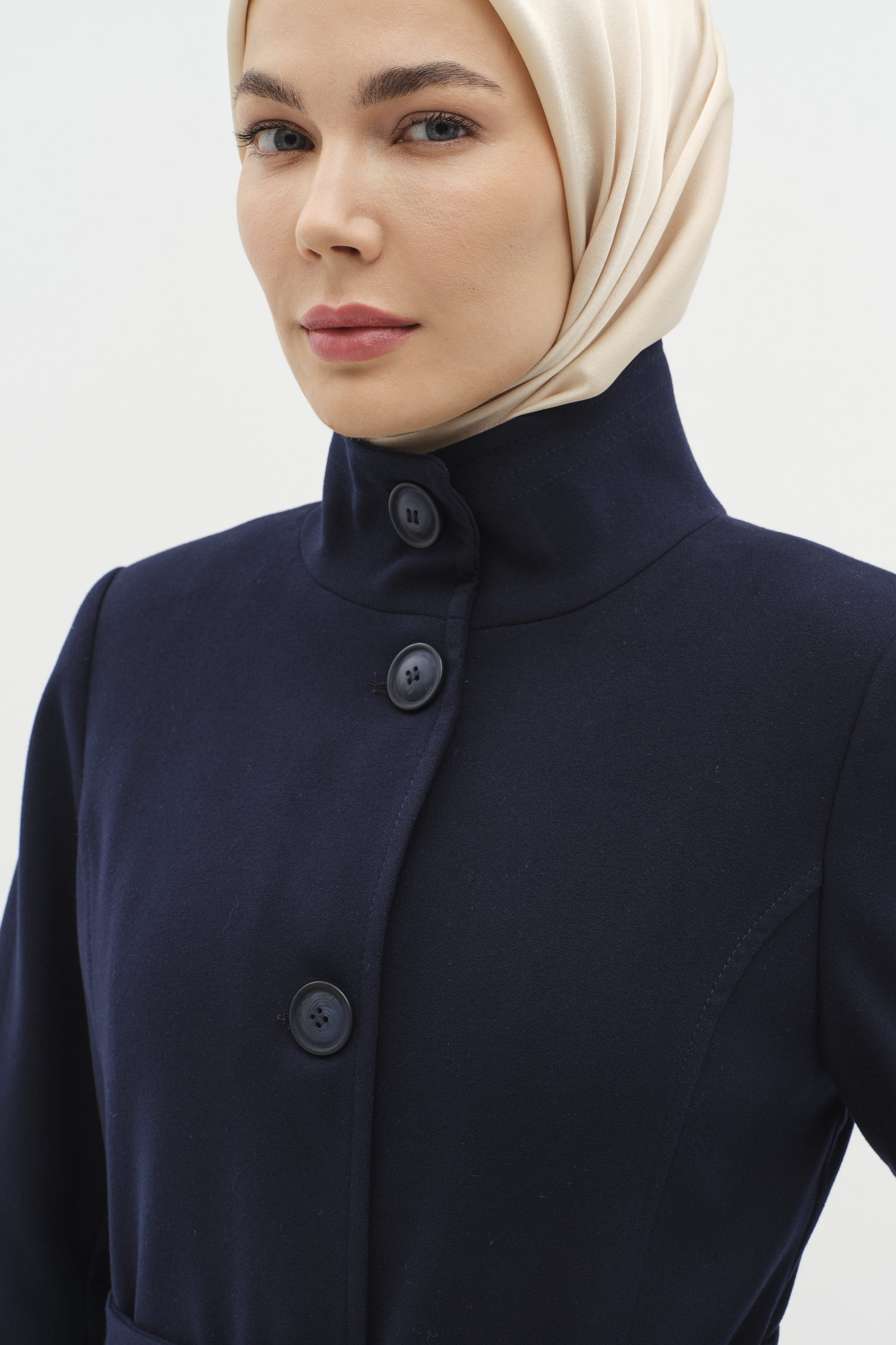 Dik Yakalı Beli Kuşaklı Manto - Lacivert TUGBA