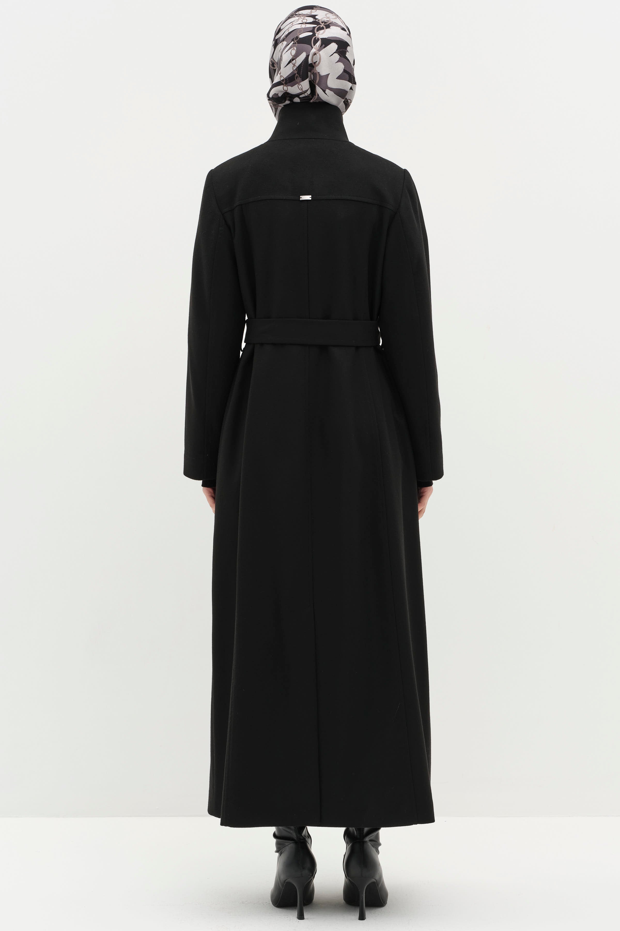 Dik Yakalı Beli Kuşaklı Manto - Siyah TUGBA