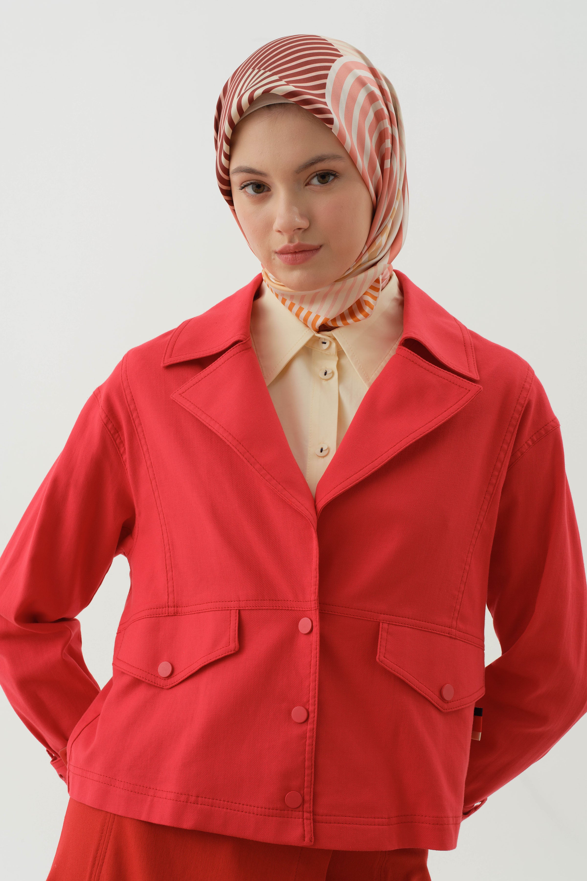 Dikiş Detaylı Kol Bantlı Ceket - Kırmızı TUGBA