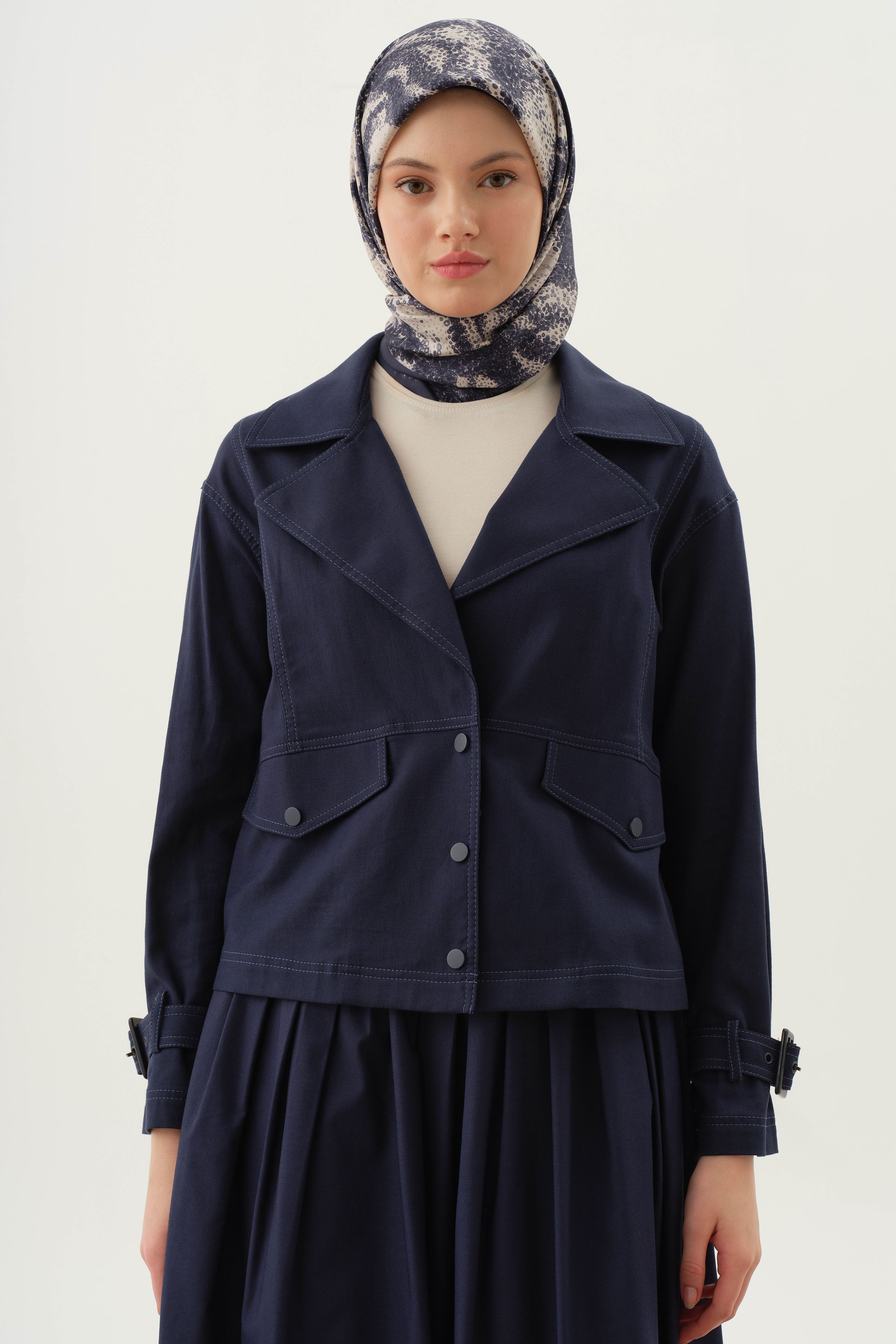 Dikiş Detaylı Kol Bantlı Ceket - Lacivert TUGBA