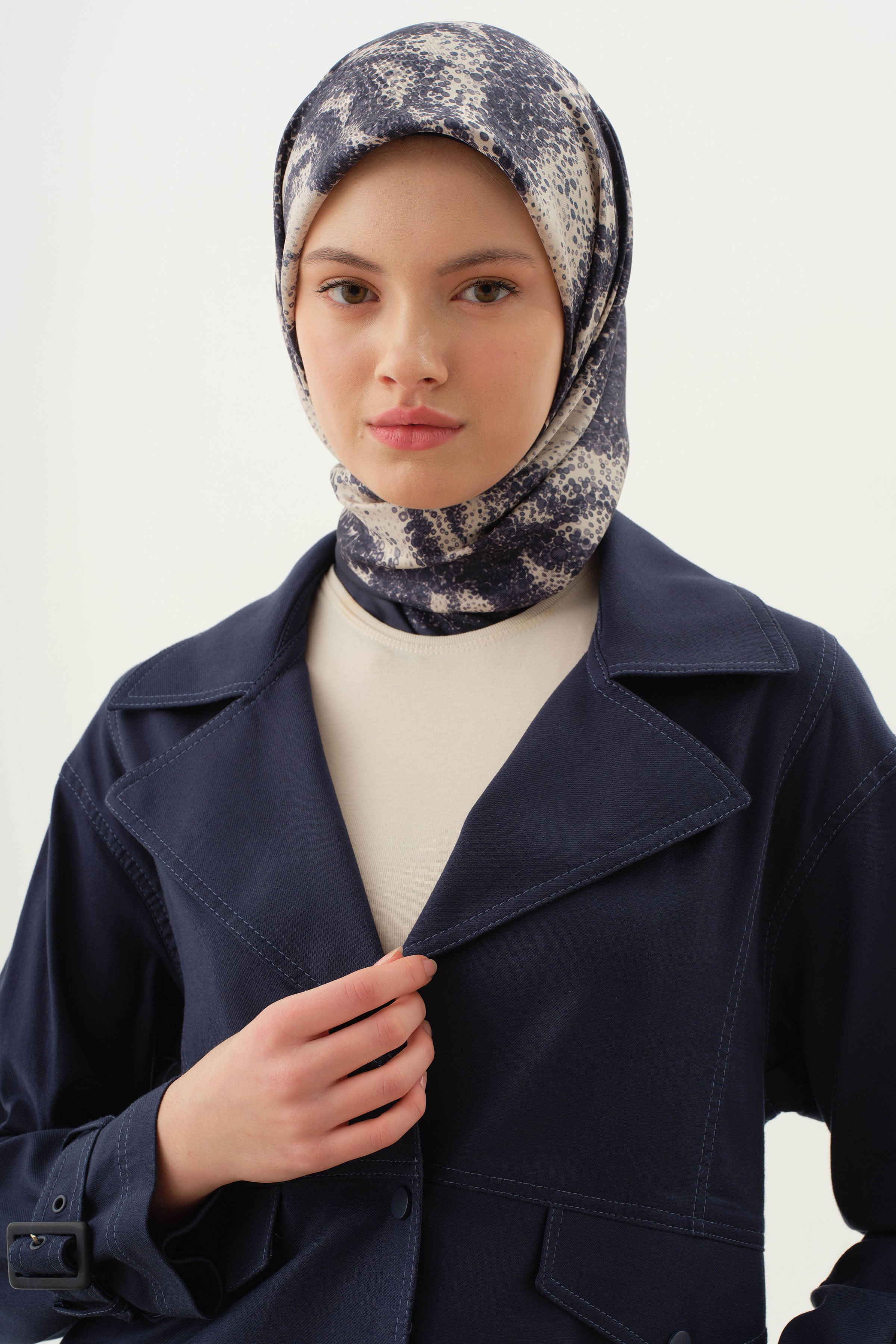 Dikiş Detaylı Kol Bantlı Ceket - Lacivert TUGBA