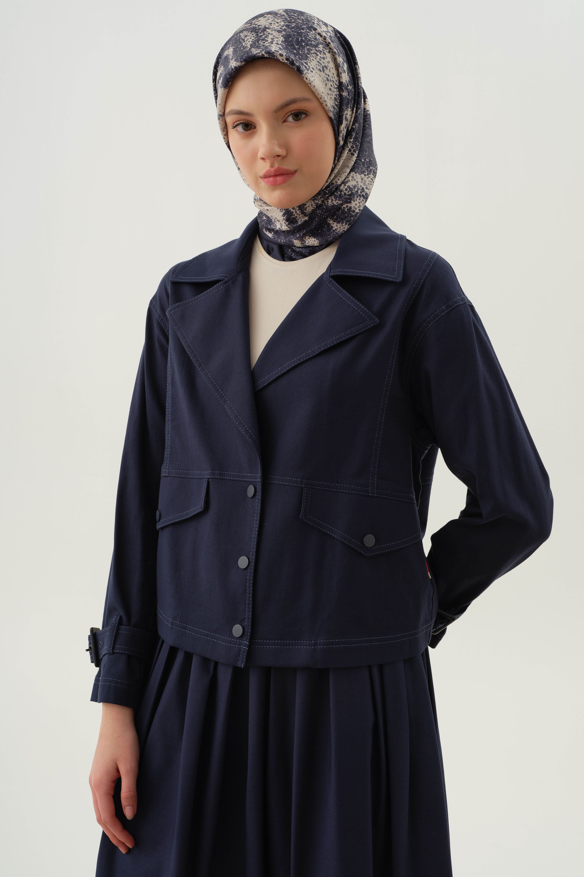 Dikiş Detaylı Kol Bantlı Ceket - Lacivert TUGBA