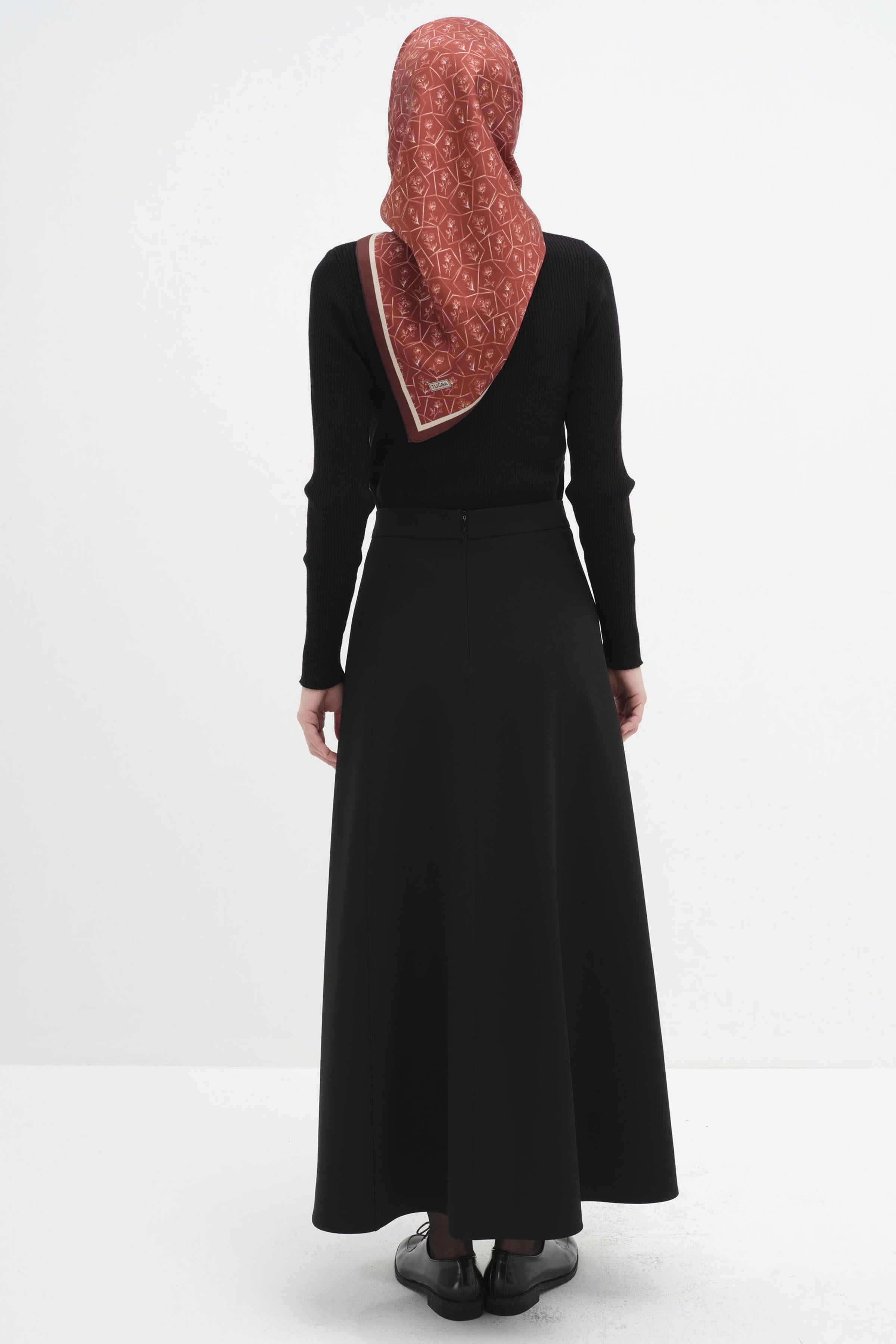 Dikişli Sekiz Parçalı Etek - Siyah TUGBA