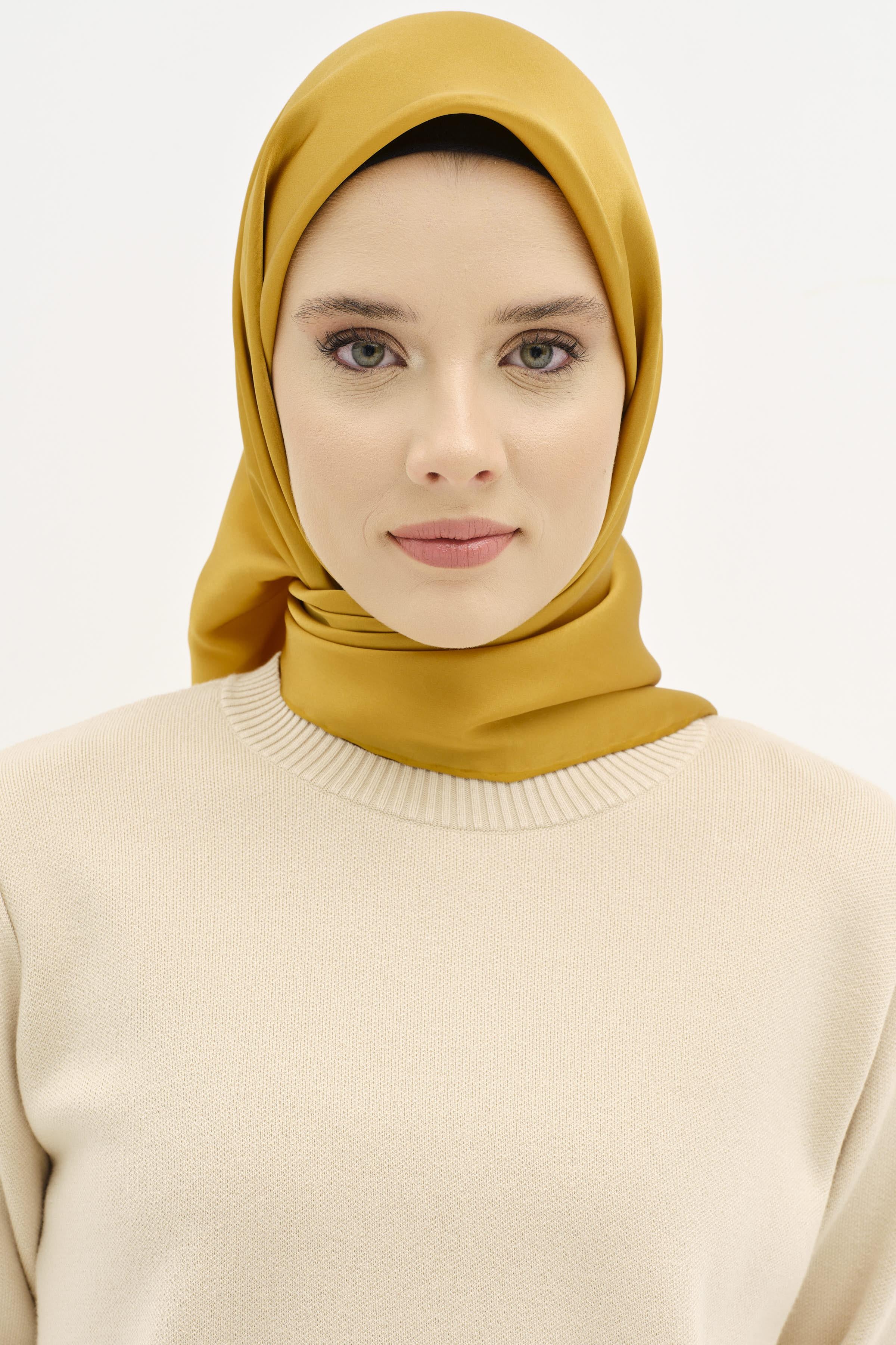 Düz Desen Sura İpek Eşarp - Altın TUGBA