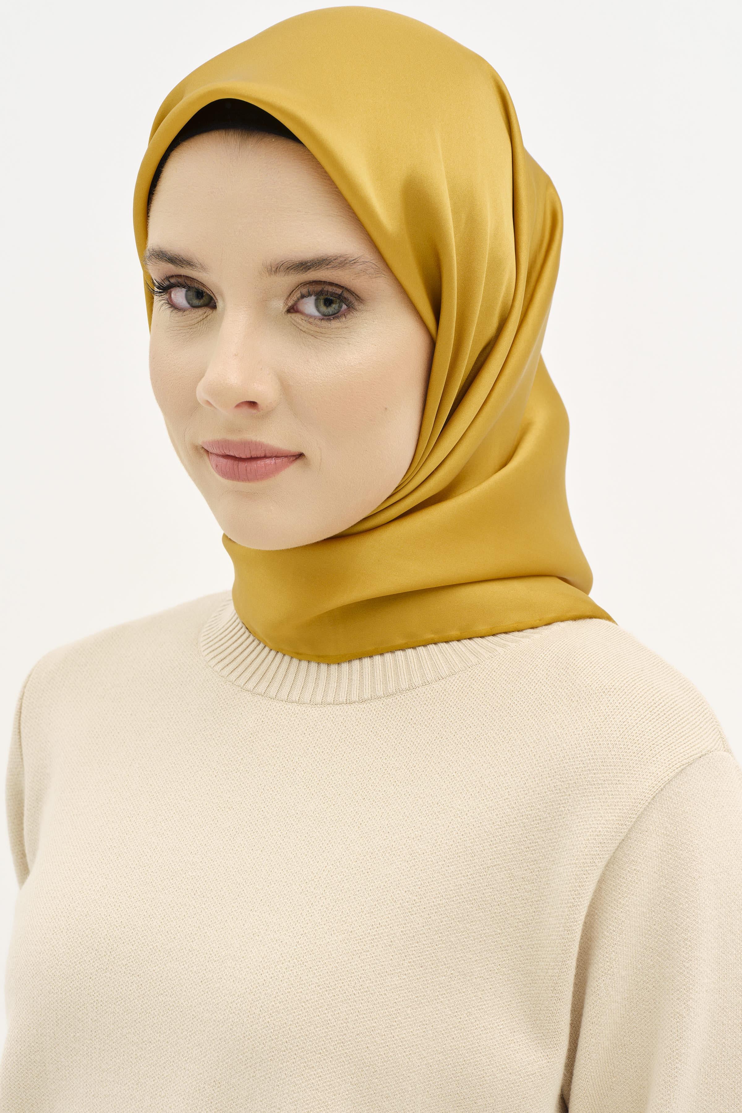 Düz Desen Sura İpek Eşarp - Altın TUGBA