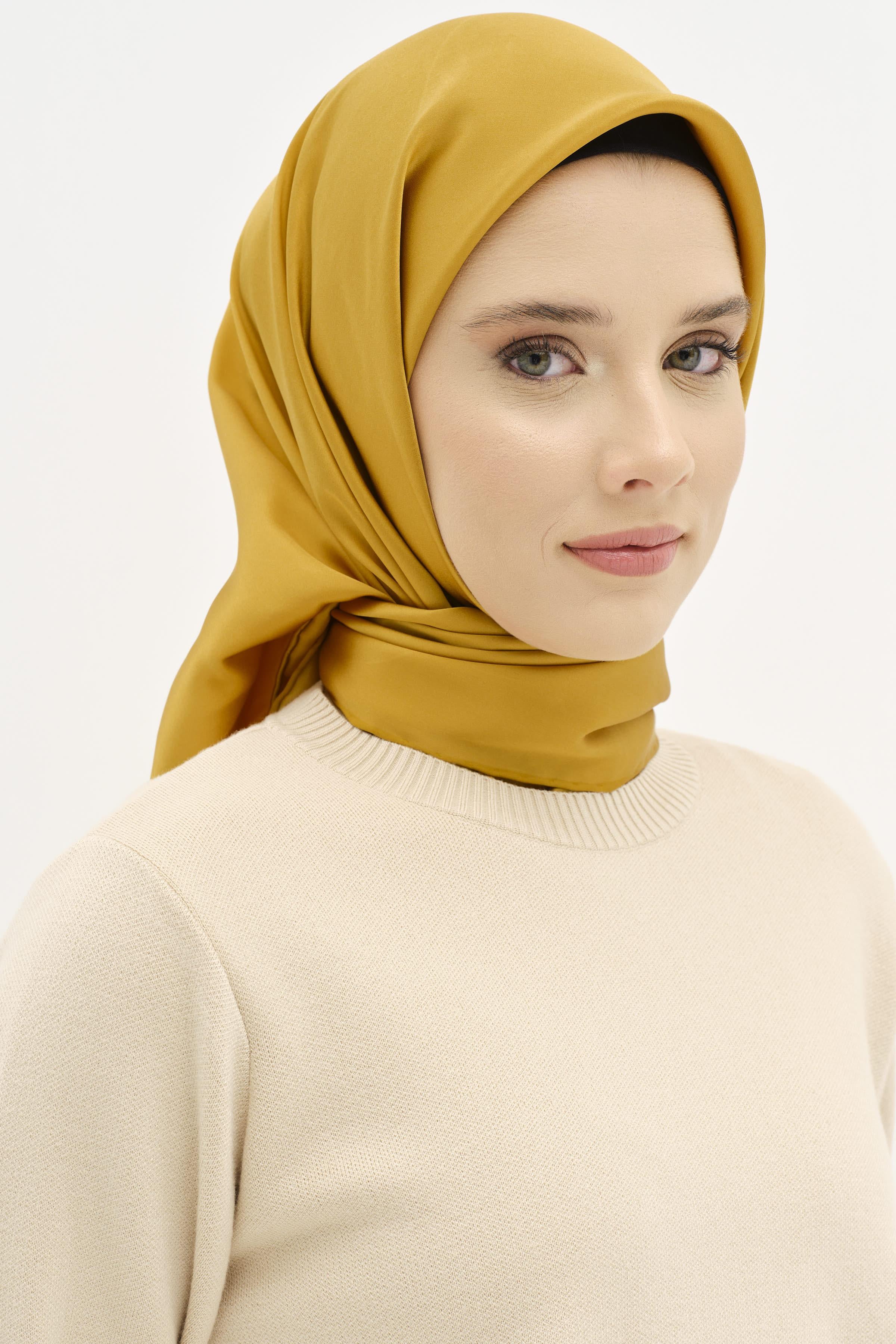 Düz Desen Sura İpek Eşarp - Altın TUGBA