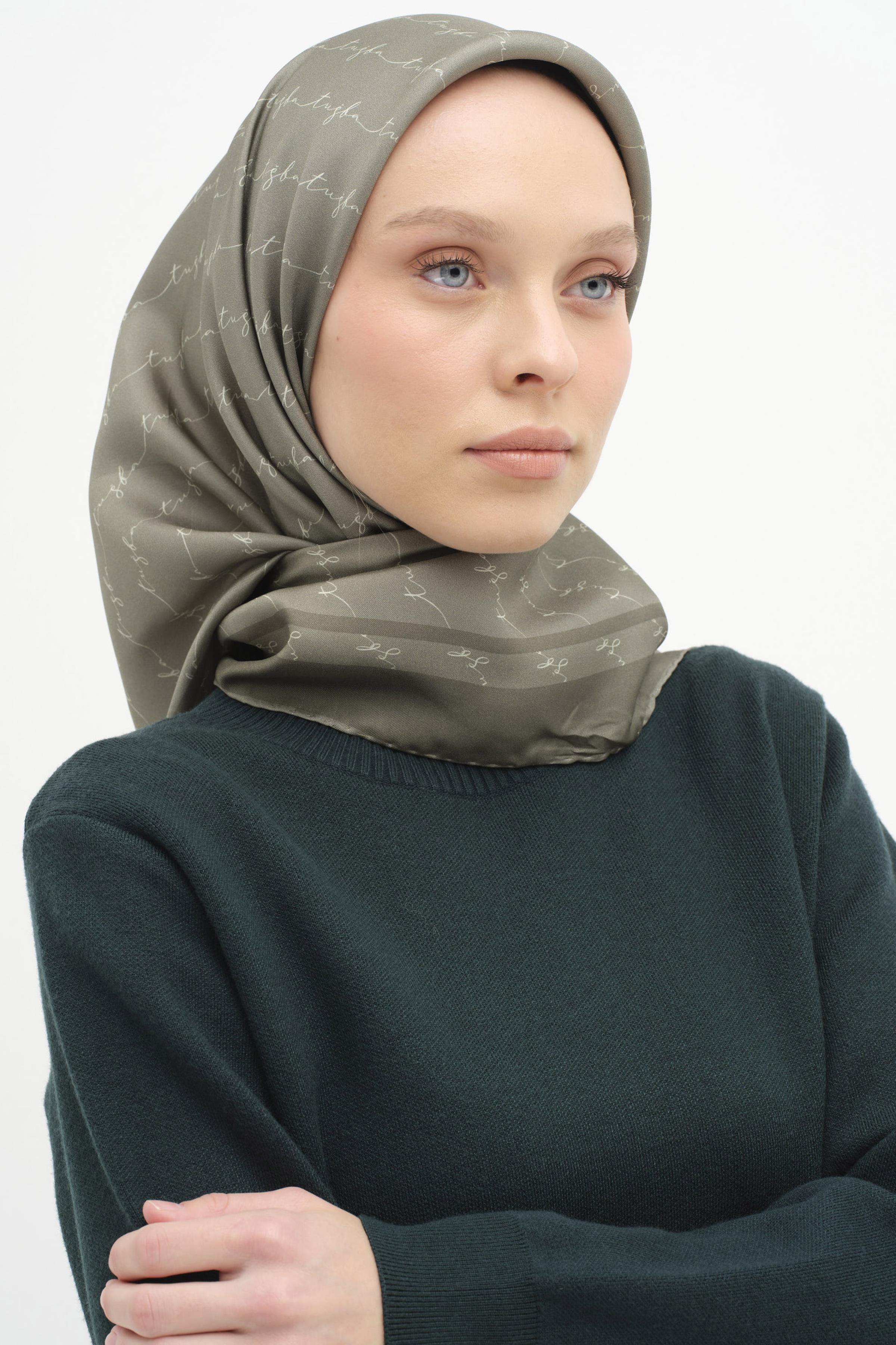 El Yazı Desenli Twill İpek Eşarp - Çağla TUGBA