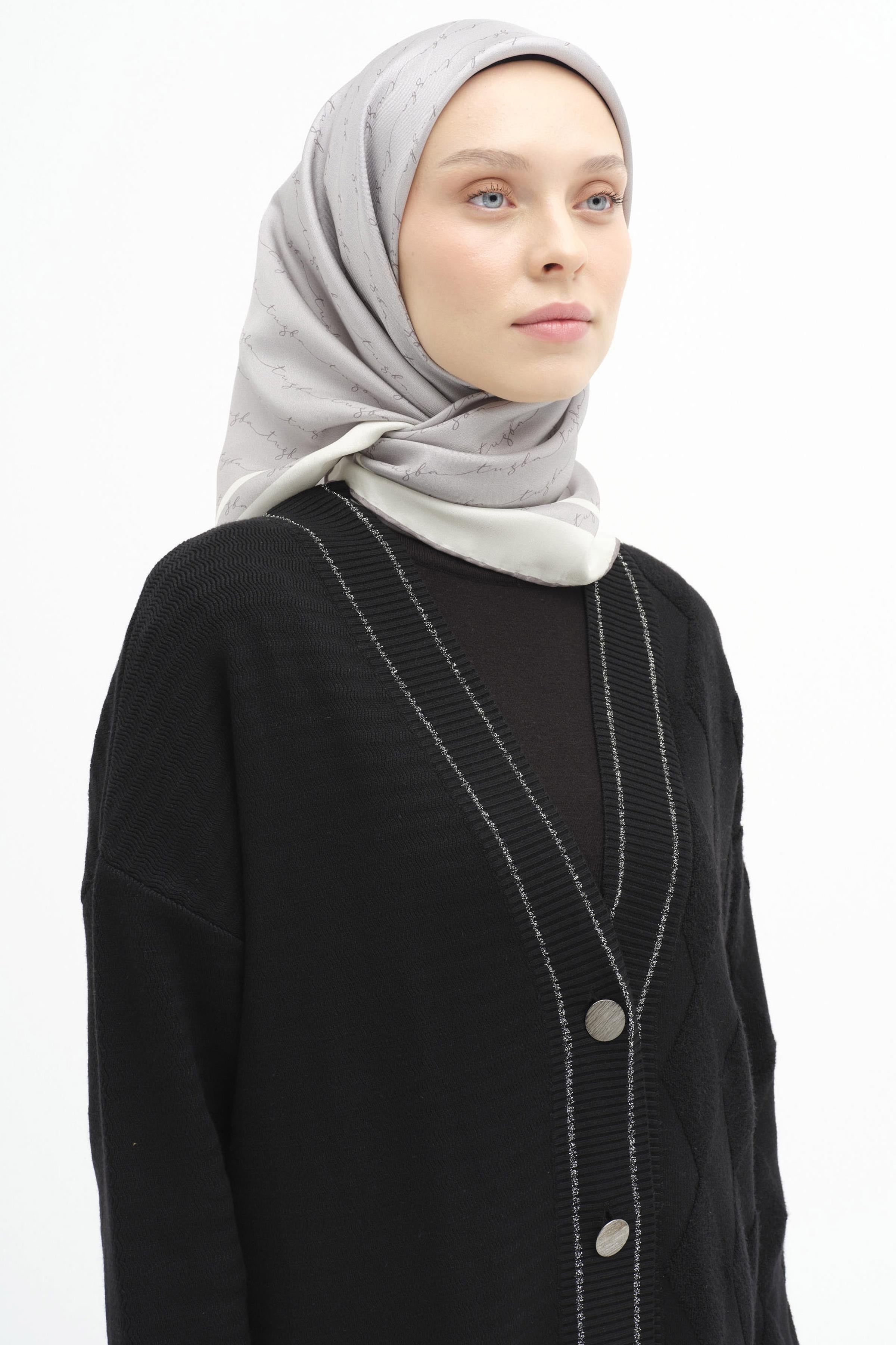 El Yazı Desenli Twill İpek Eşarp - Gümüş TUGBA