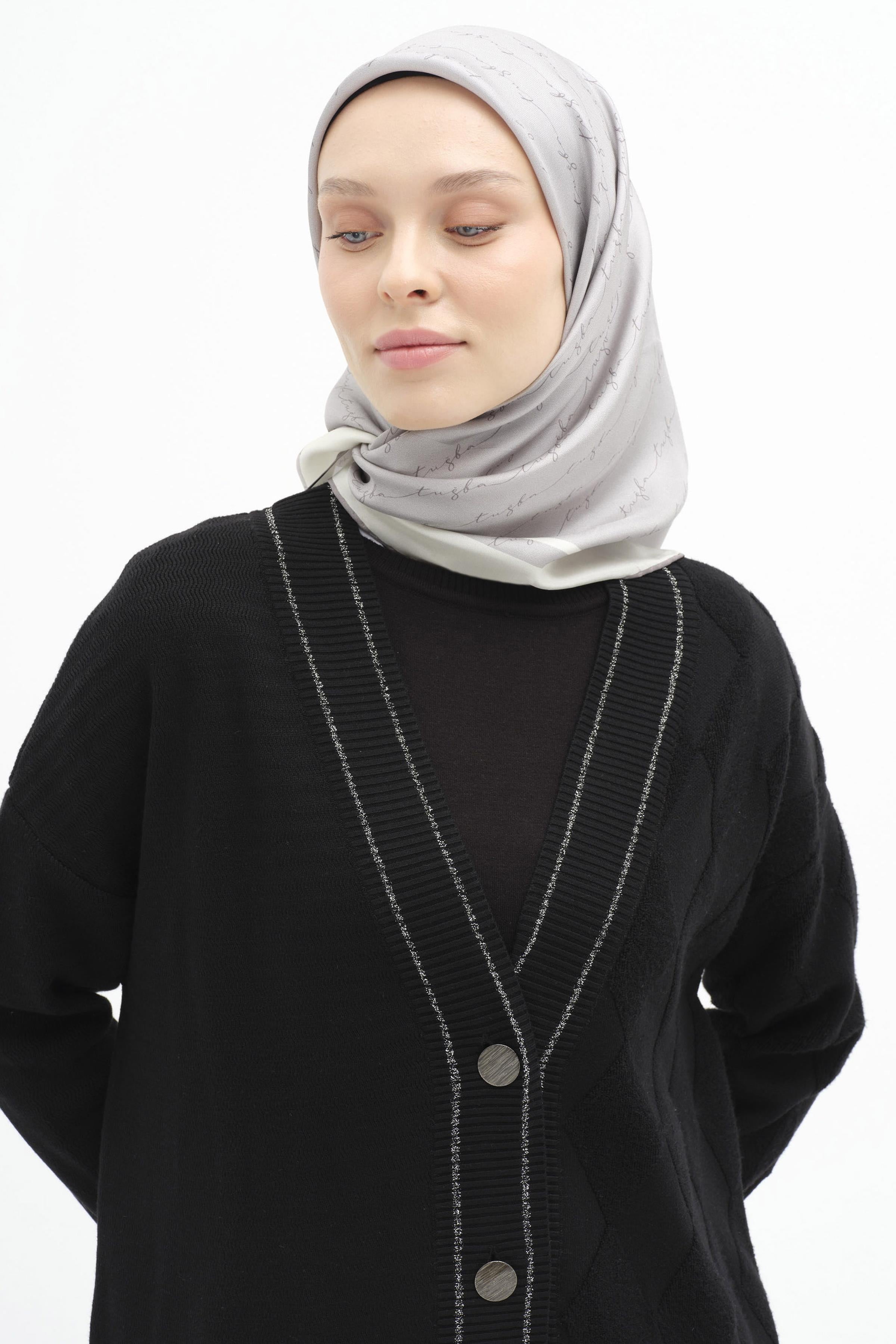 El Yazı Desenli Twill İpek Eşarp - Gümüş TUGBA