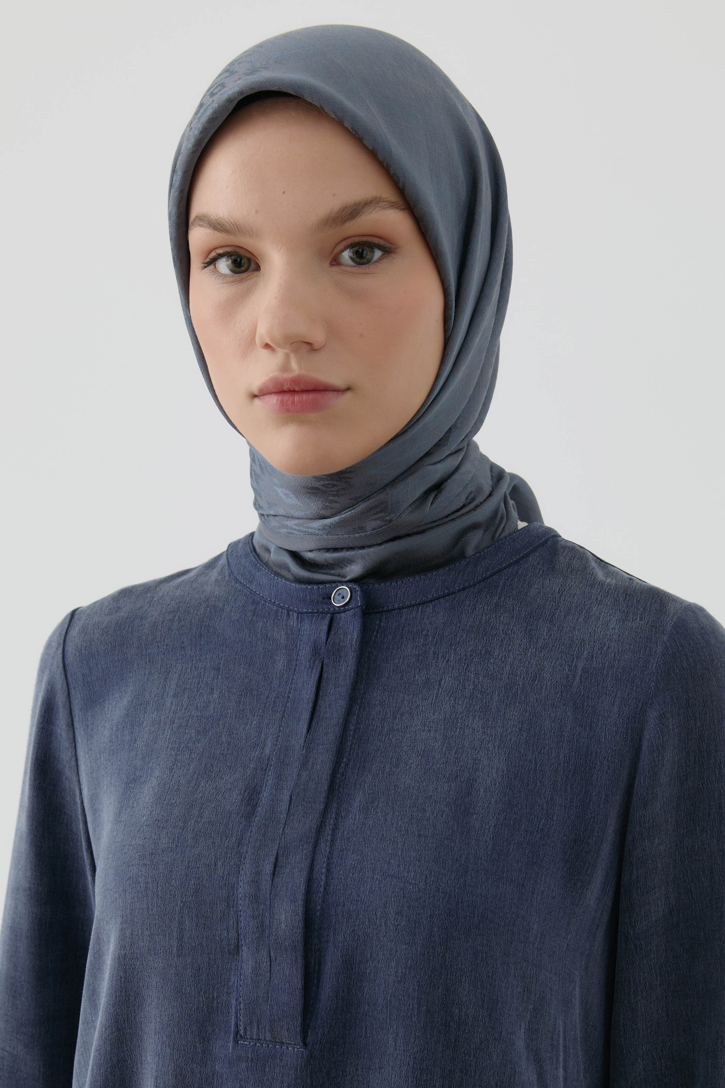 Etnik İkat Desenli Nida Naturel Eşarp - Füme TUGBA