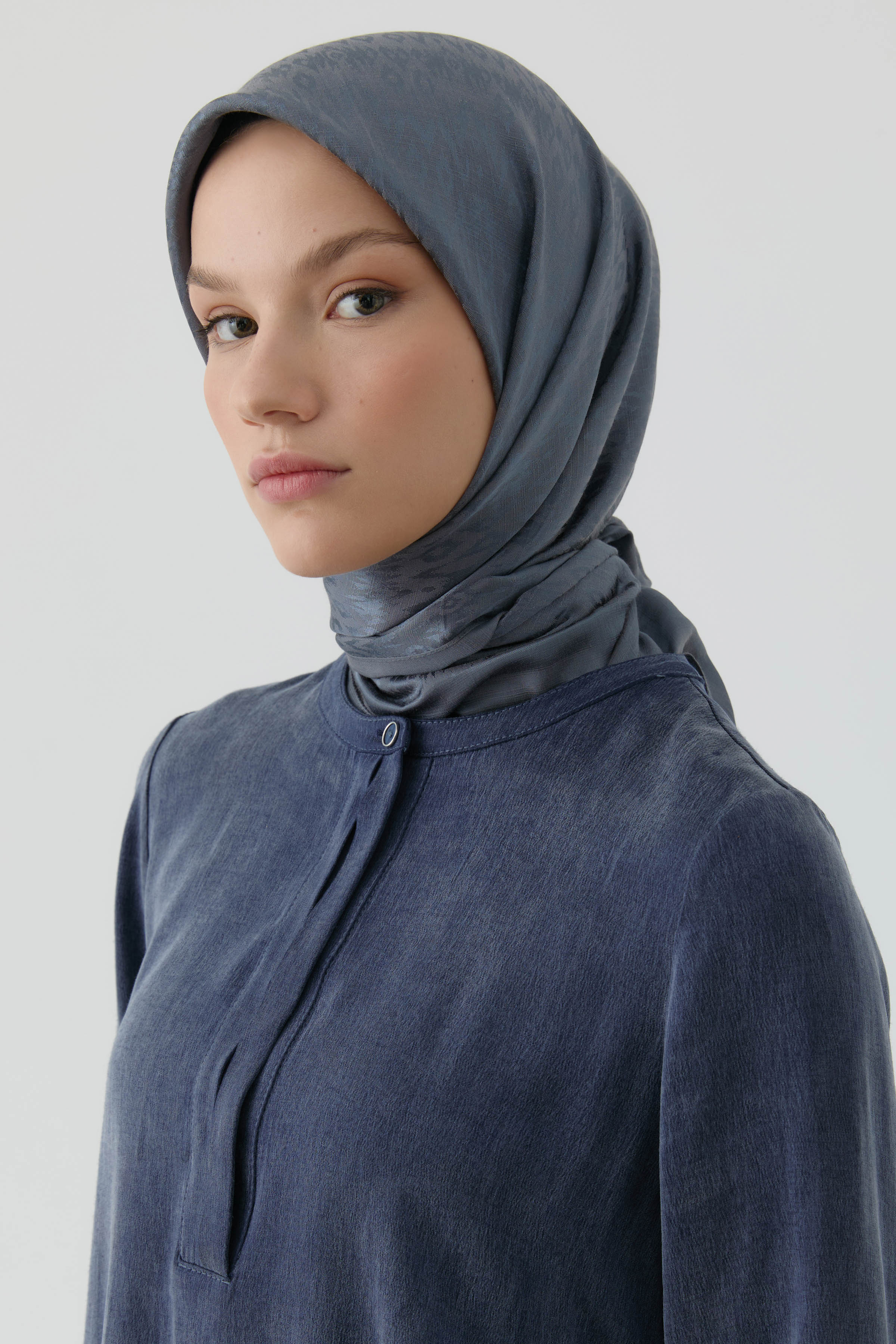 Etnik İkat Desenli Nida Naturel Eşarp - Füme TUGBA