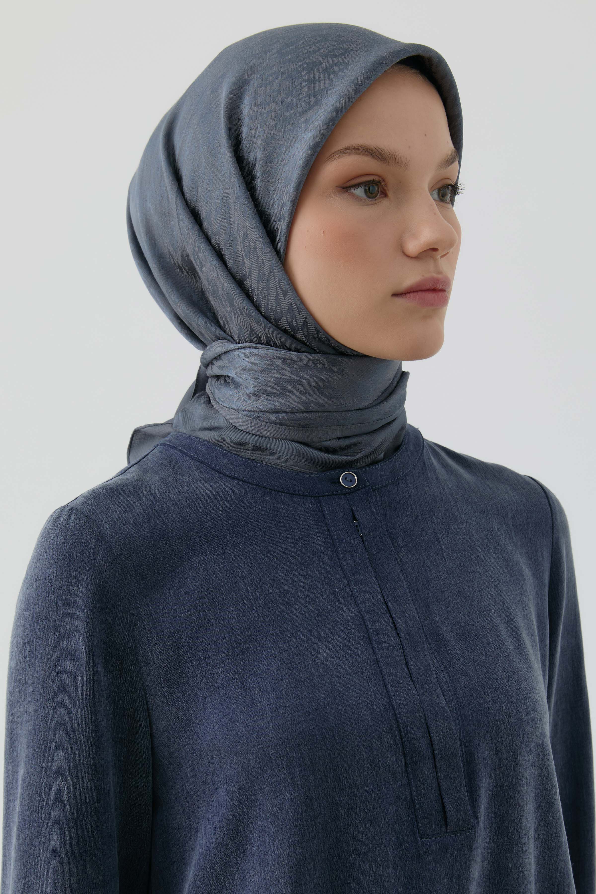 Etnik İkat Desenli Nida Naturel Eşarp - Füme TUGBA