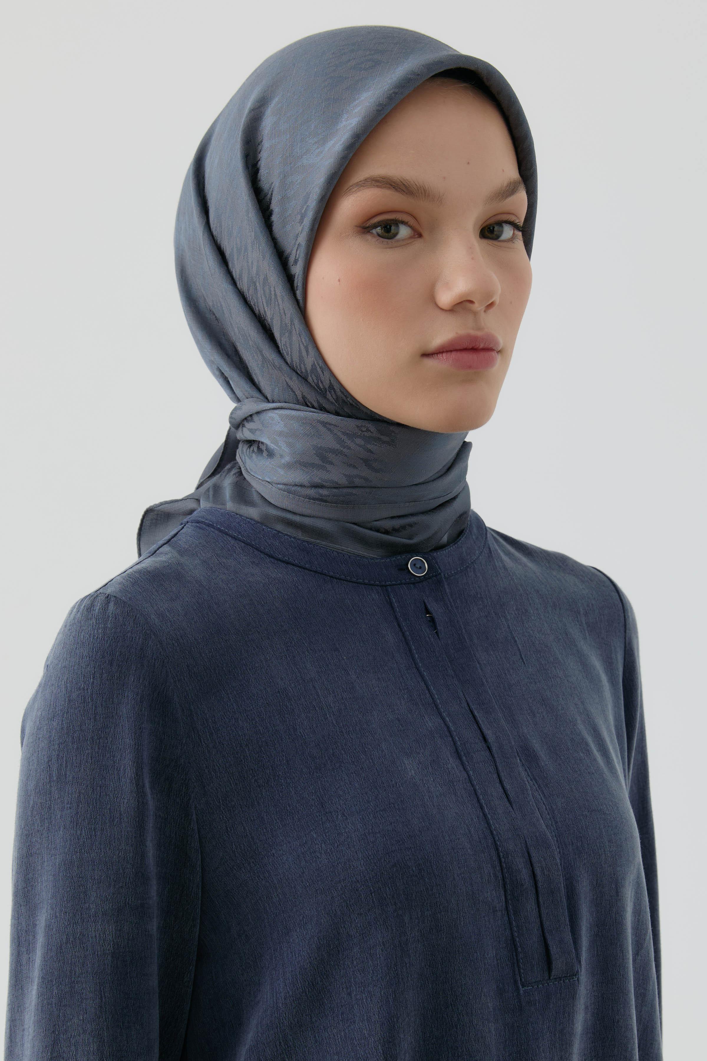 Etnik İkat Desenli Nida Naturel Eşarp - Füme TUGBA