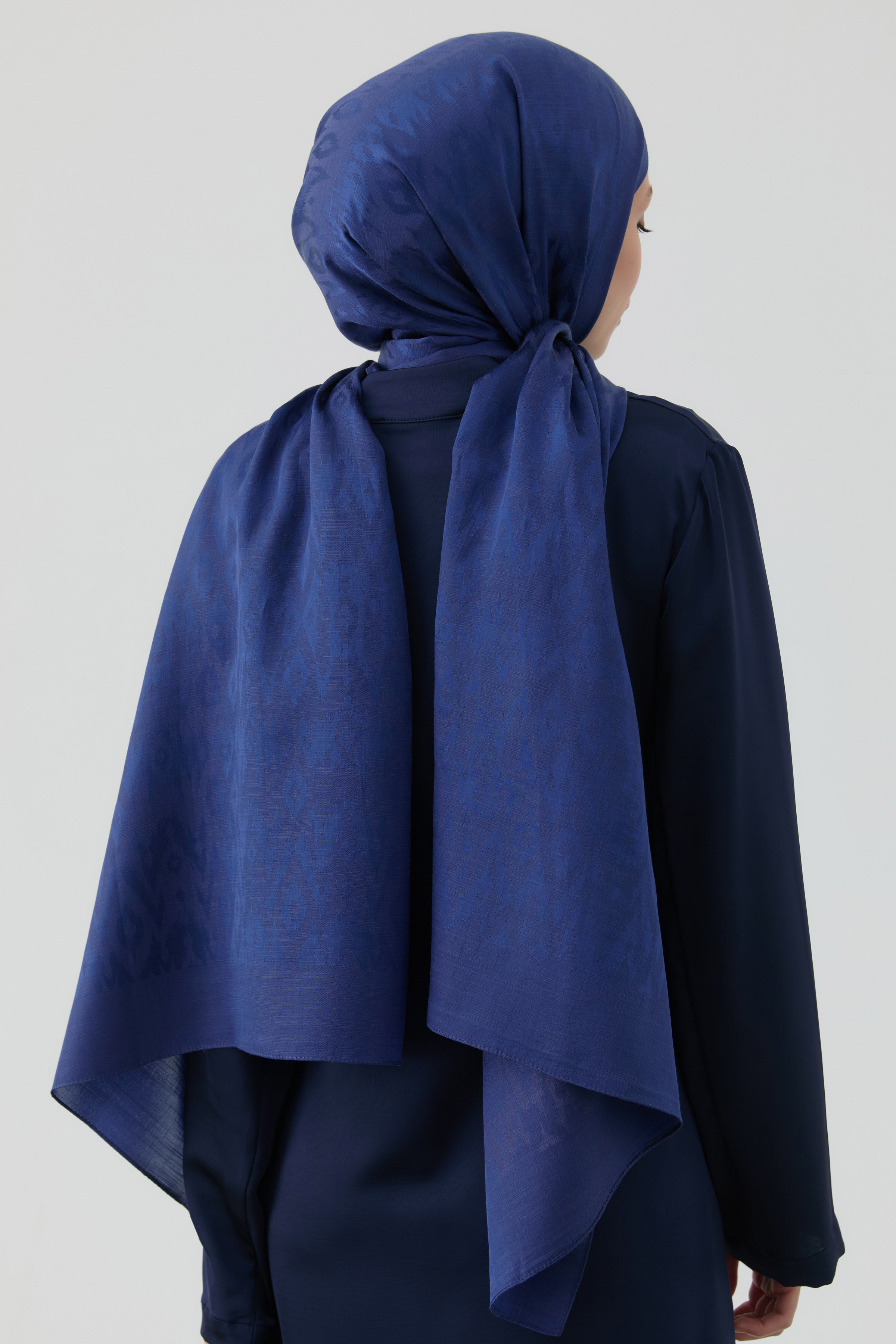 Etnik İkat Desenli Nida Naturel Şal - Lacivert TUGBA