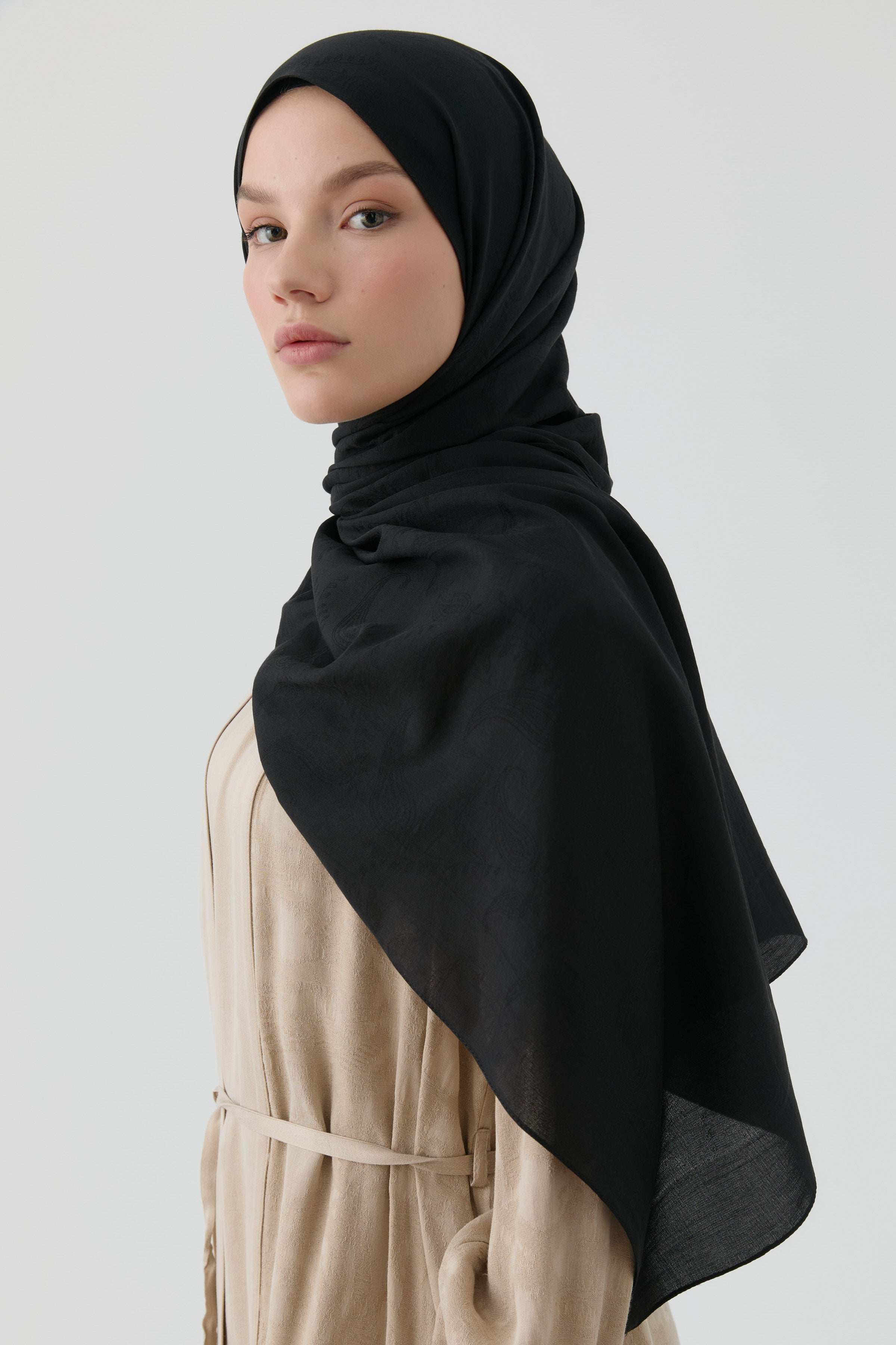 Etnik İkat Desenli Nida Naturel Şal - Siyah TUGBA