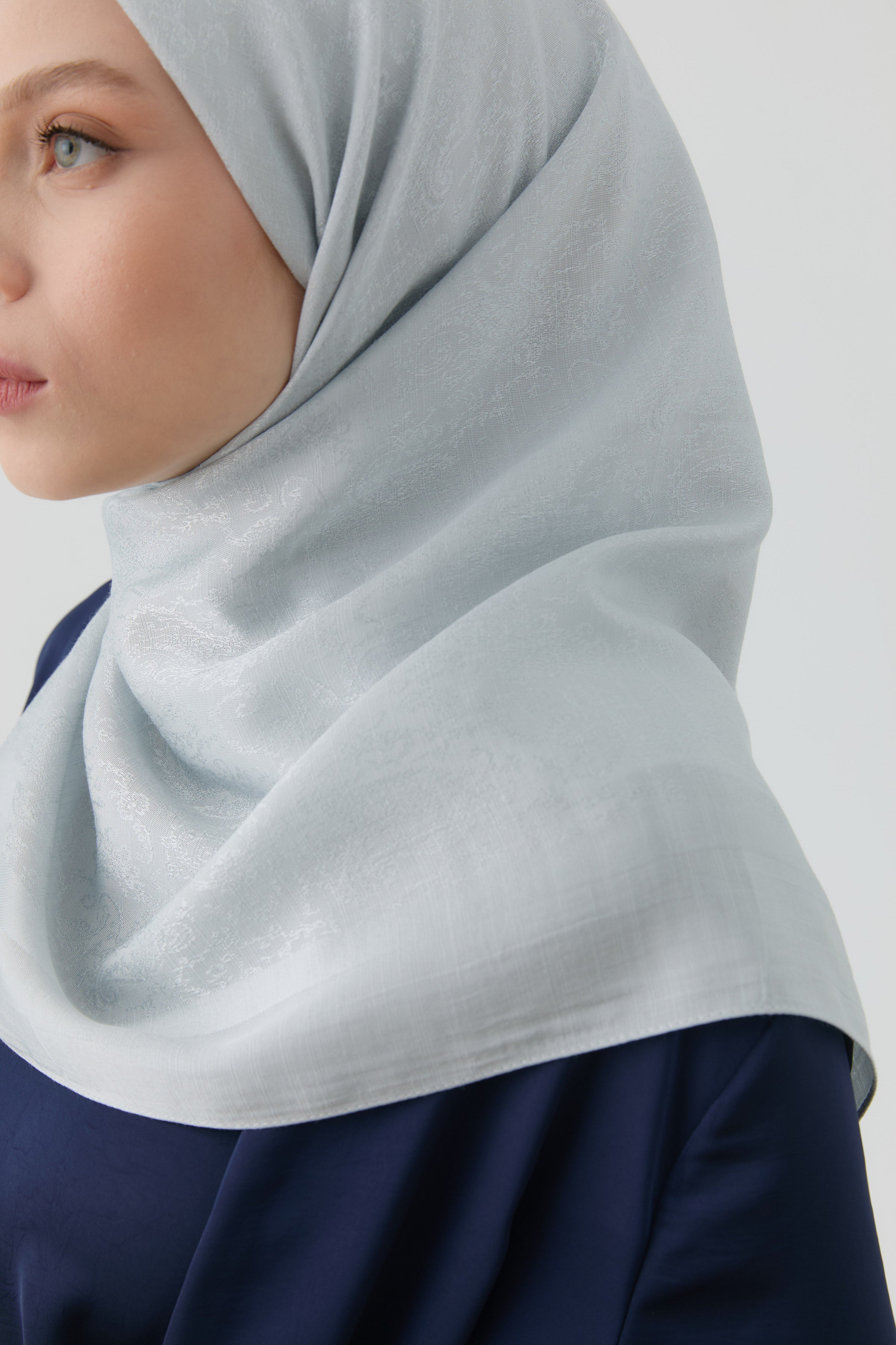 Etnik Şal Desenli Naturel Eşarp - Gümüş TUGBA