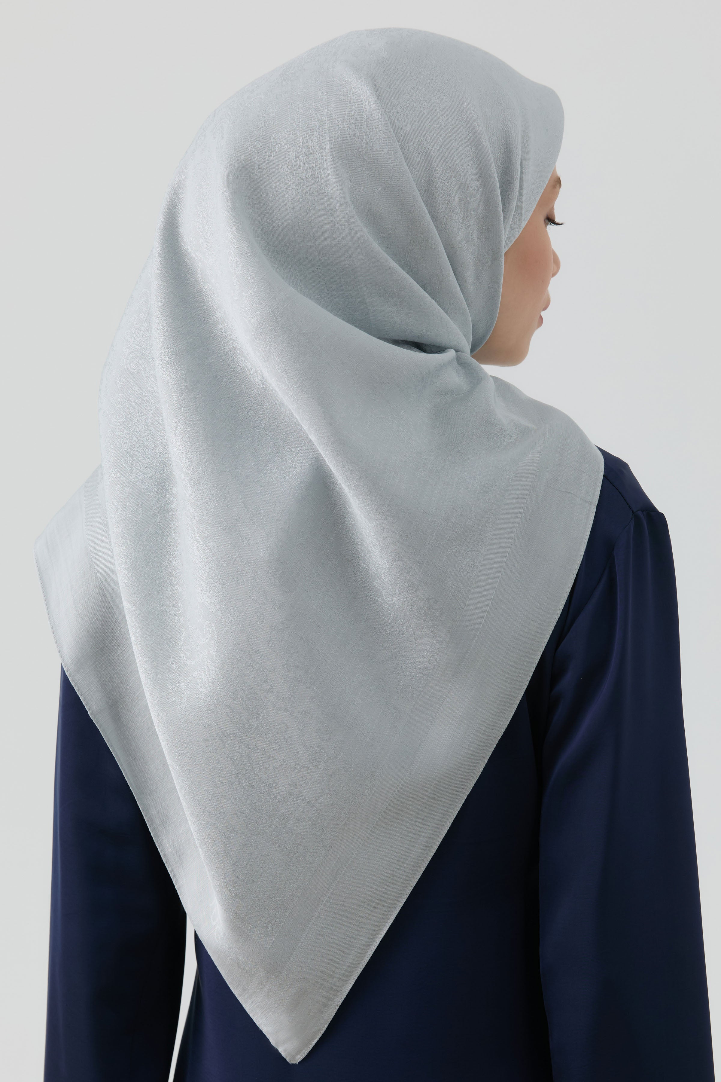 Etnik Şal Desenli Naturel Eşarp - Gümüş TUGBA