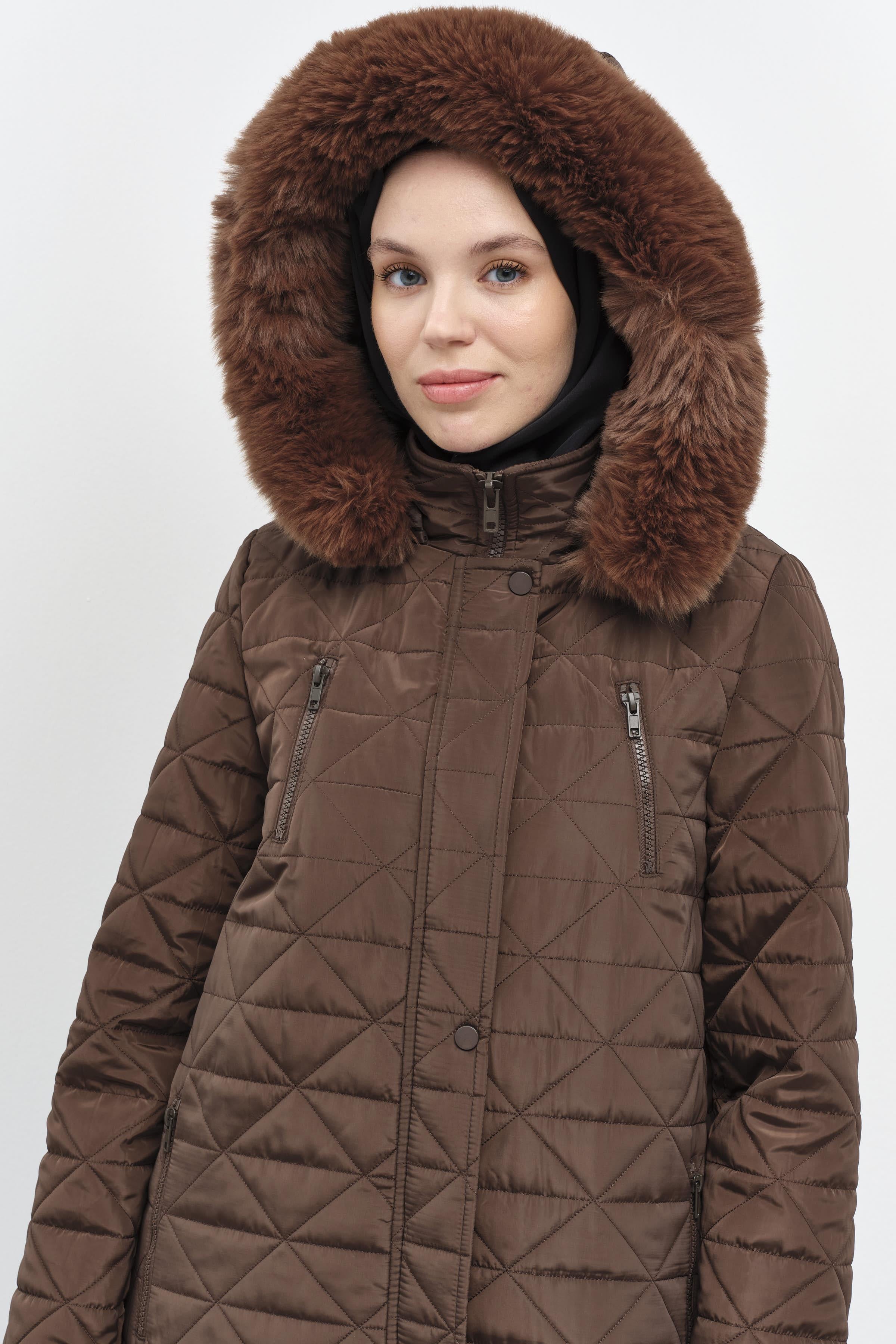 Fermuar Cep Detaylı Kapüşonlu Kapitone Manto - Kahve TUGBA