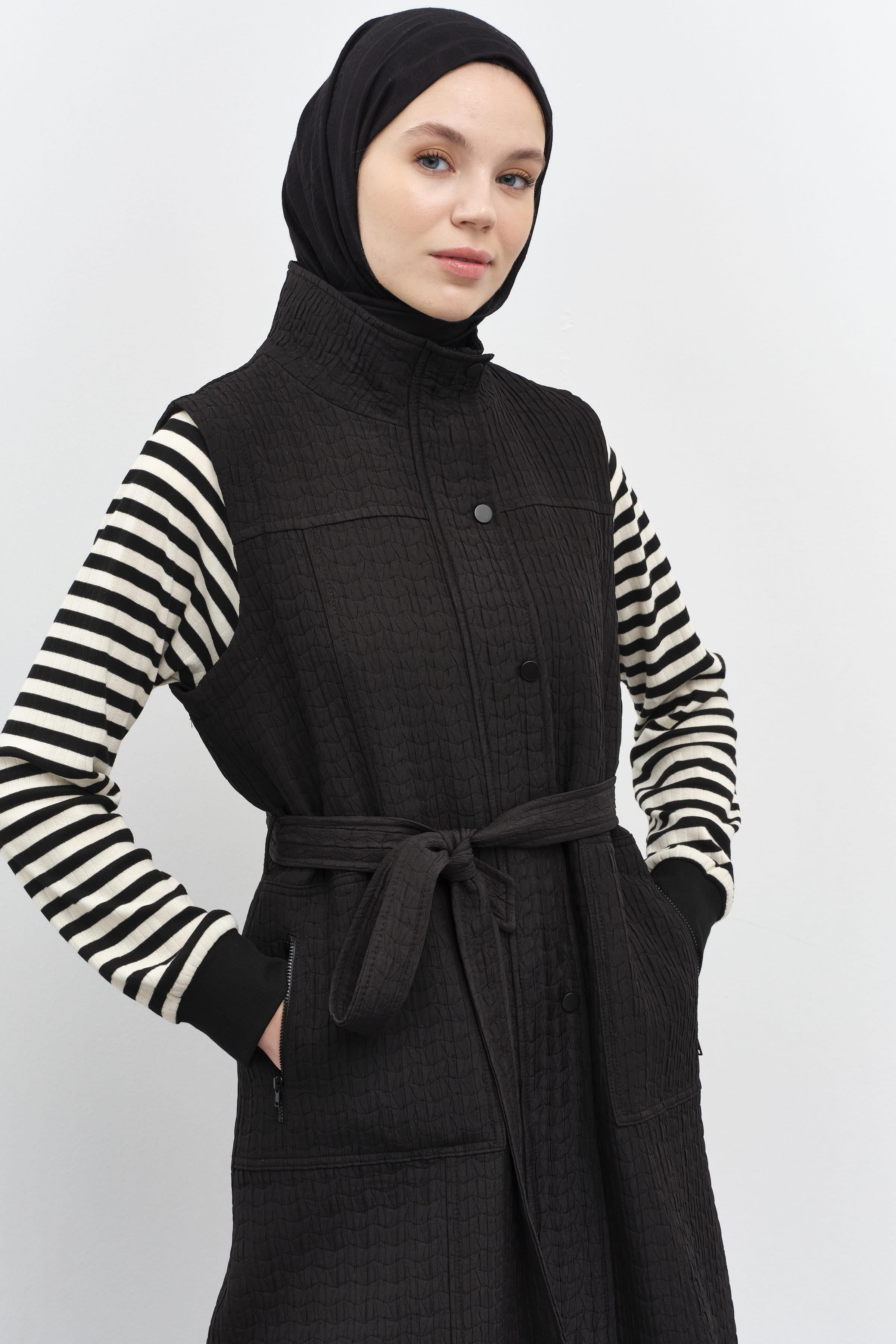 Fermuar Kapamalı Cepli Yelek - Siyah TUGBA