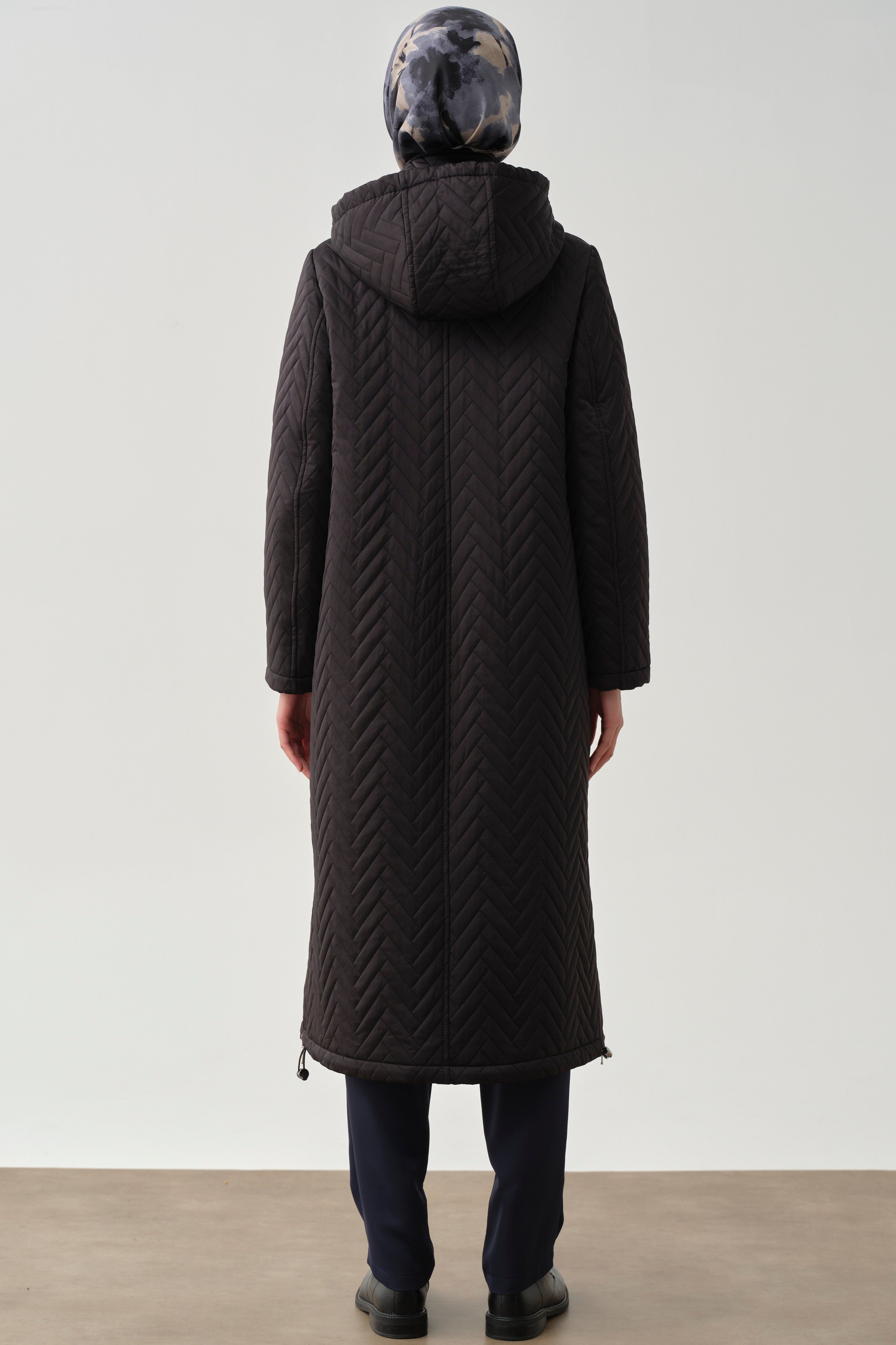 Fermuar Yırtmaçlı Kapitone Kaban - Siyah TUGBA