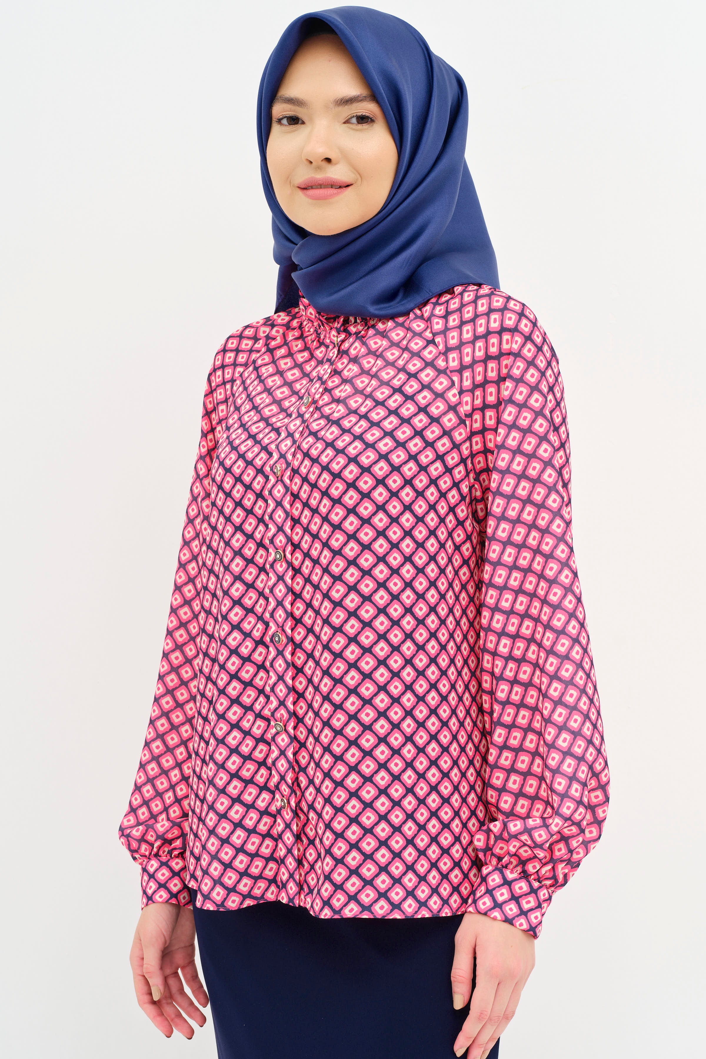 Fırfır Yakalı Büzgülü Desenli Gömlek - Fuşya TUGBA