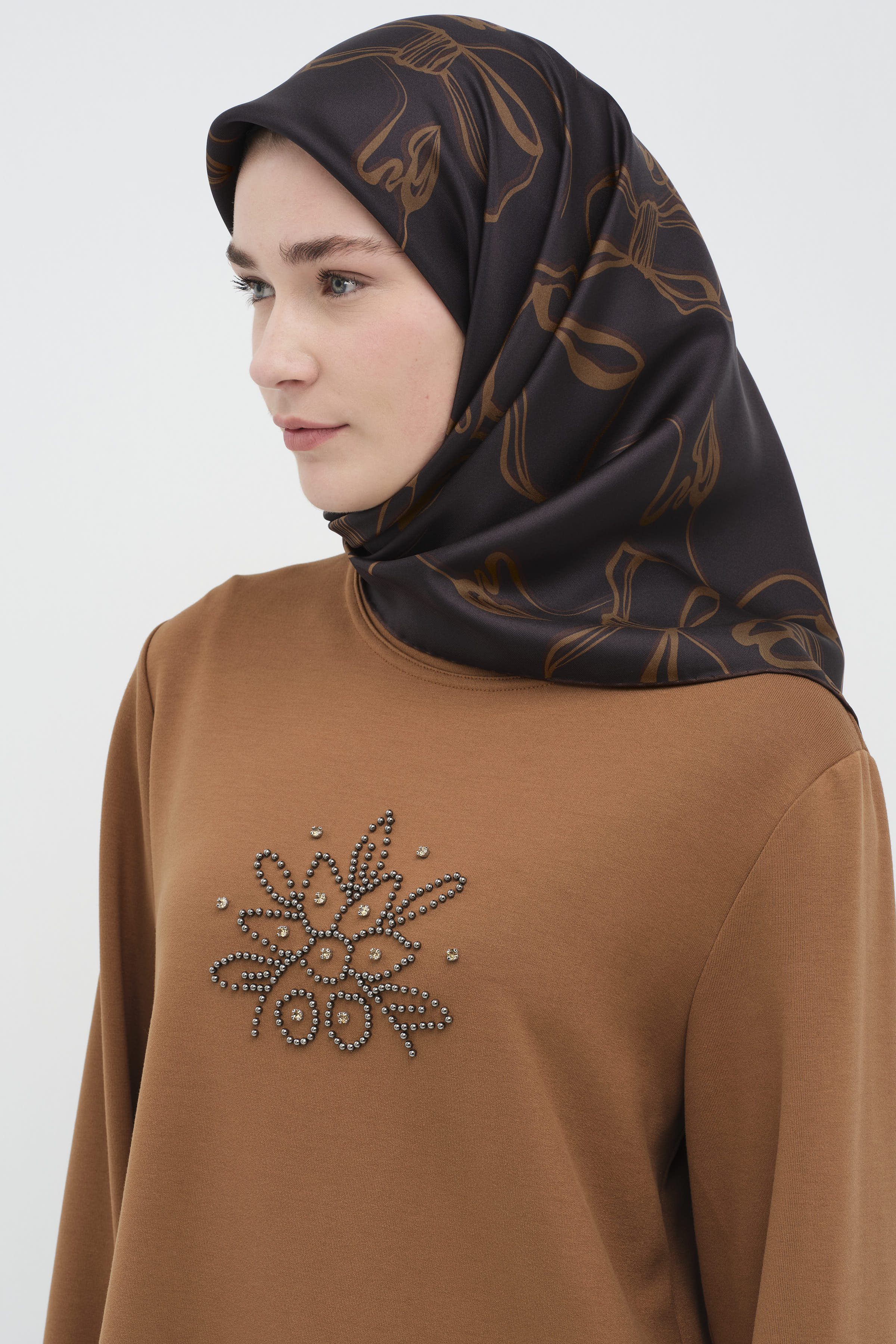 Fiyonk Desenli Twill İpek Eşarp - Acı Kahve TUGBA