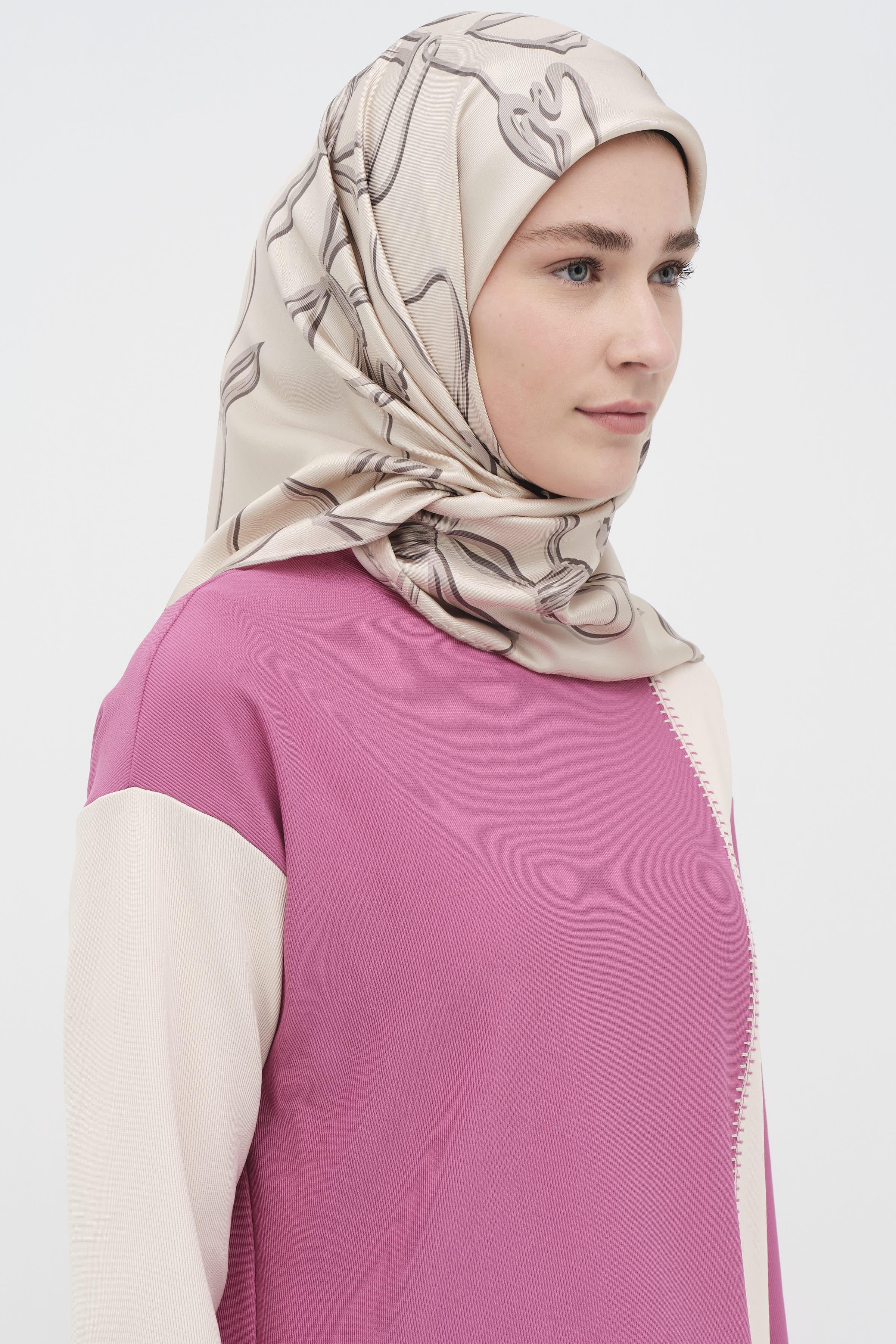 Fiyonk Desenli Twill İpek Eşarp - Bej TUGBA