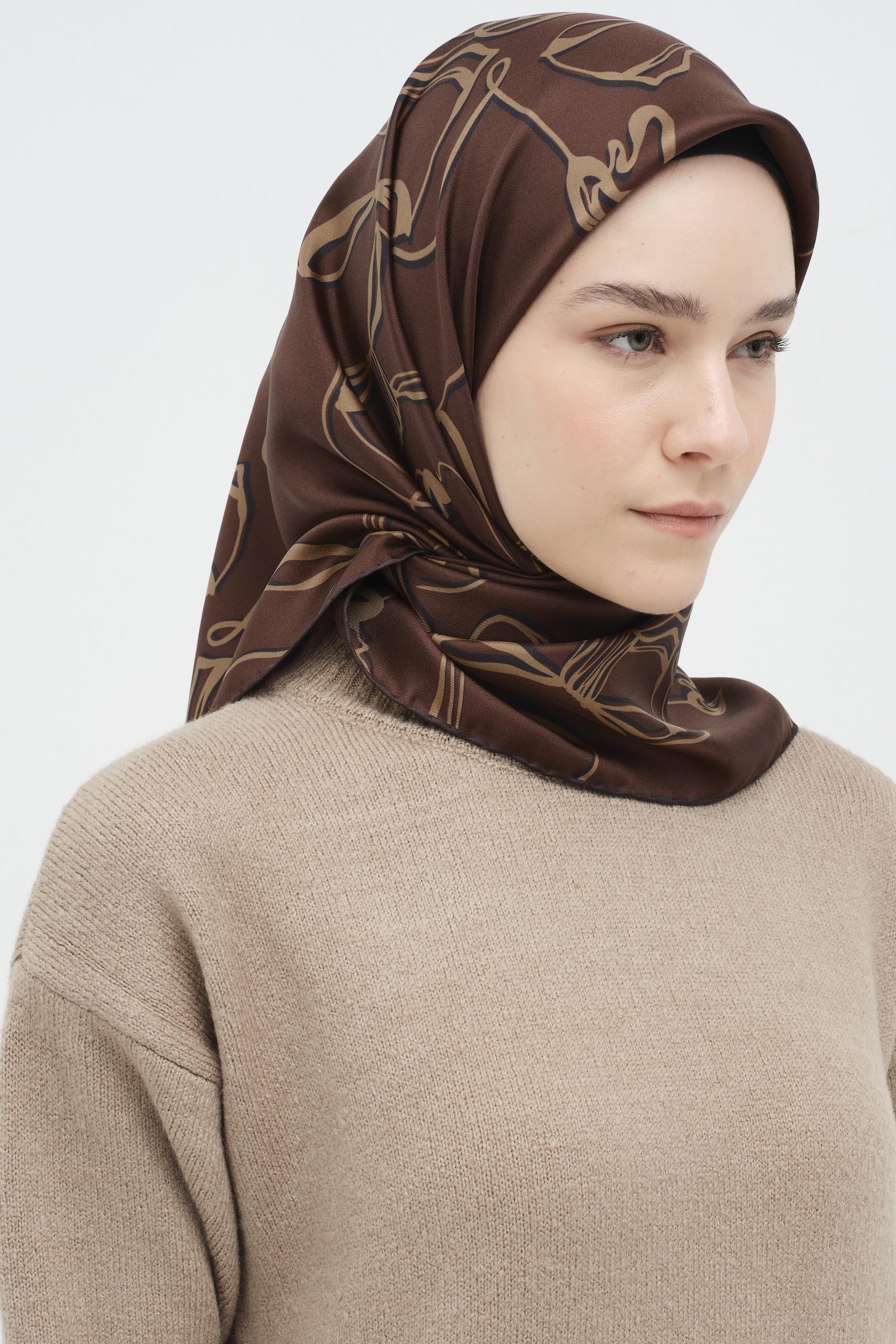 Fiyonk Desenli Twill İpek Eşarp - Kahve TUGBA