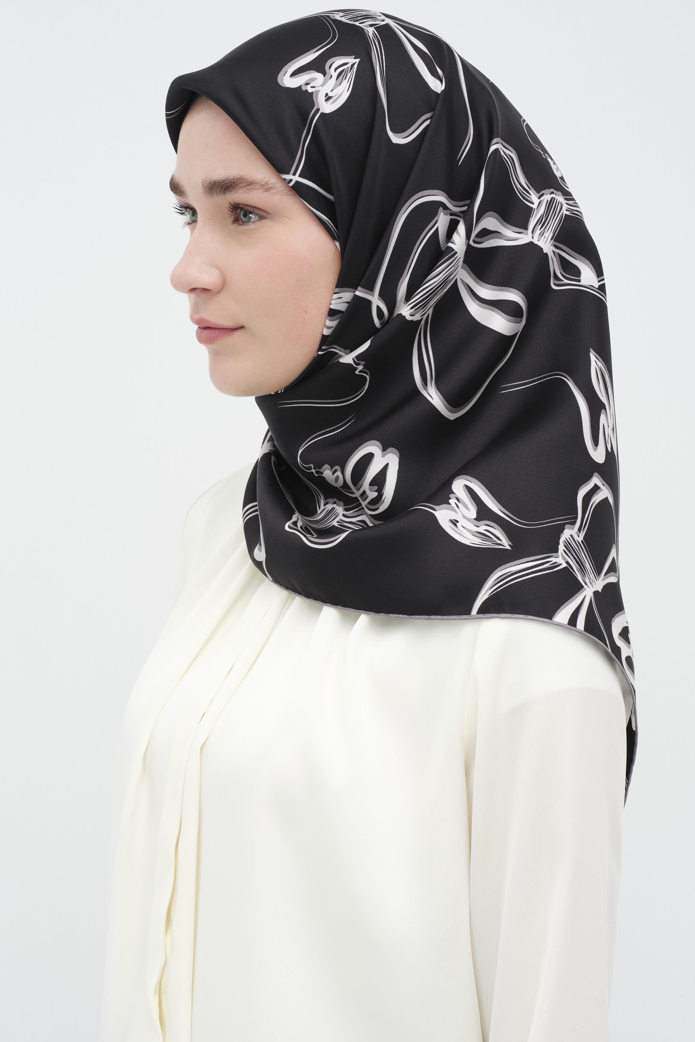 Fiyonk Desenli Twill İpek Eşarp - Siyah TUGBA