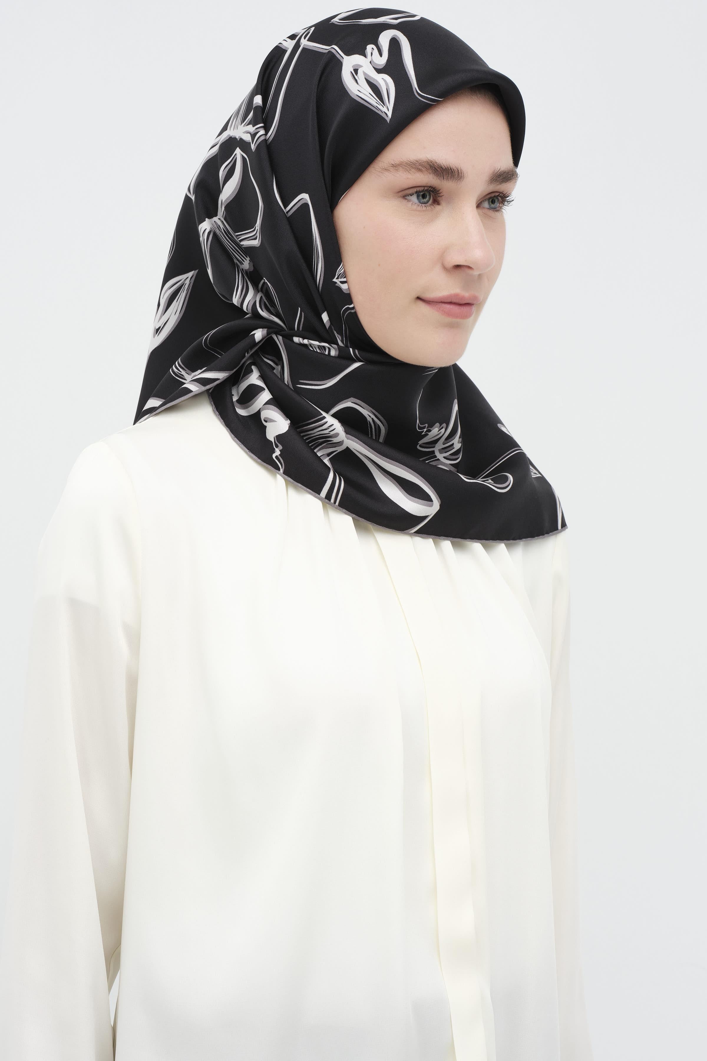 Fiyonk Desenli Twill İpek Eşarp - Siyah TUGBA