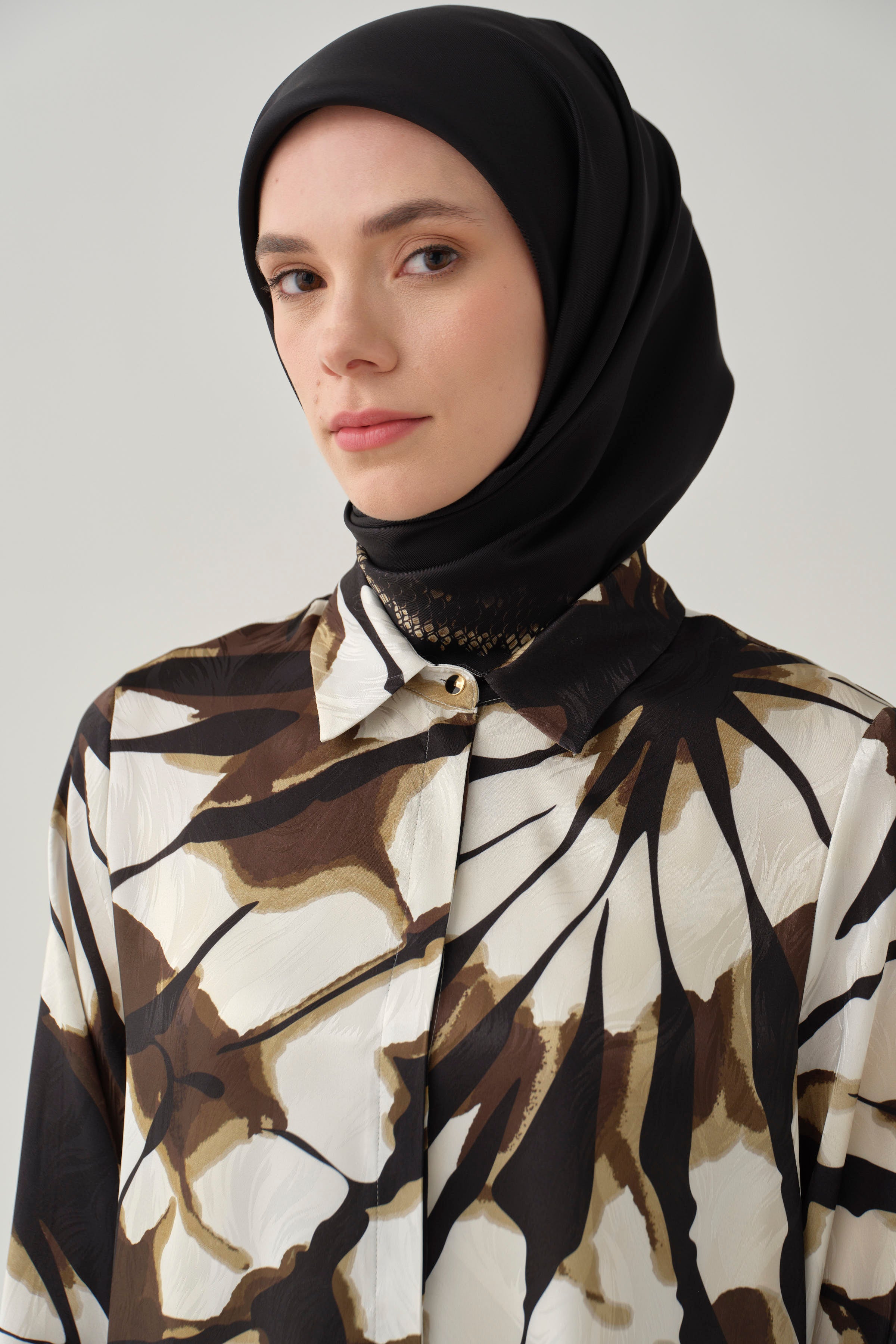 Floral Desen Jakar Gömlek - Siyah TUGBA