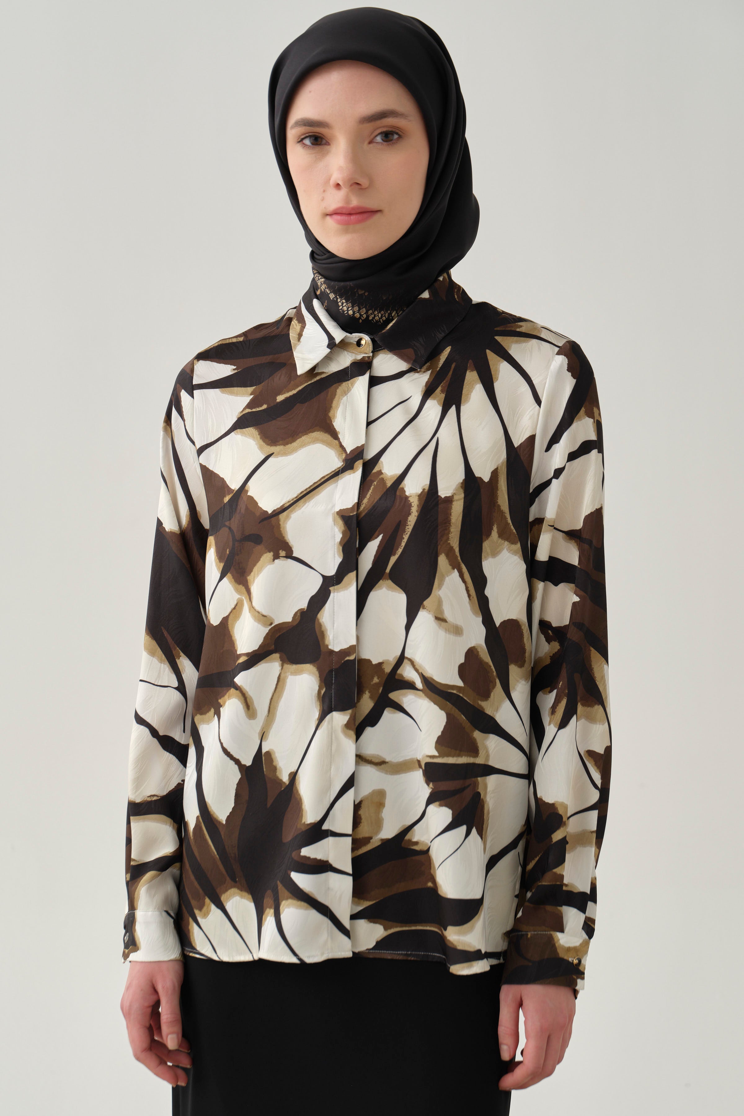 Floral Desen Jakar Gömlek - Siyah TUGBA