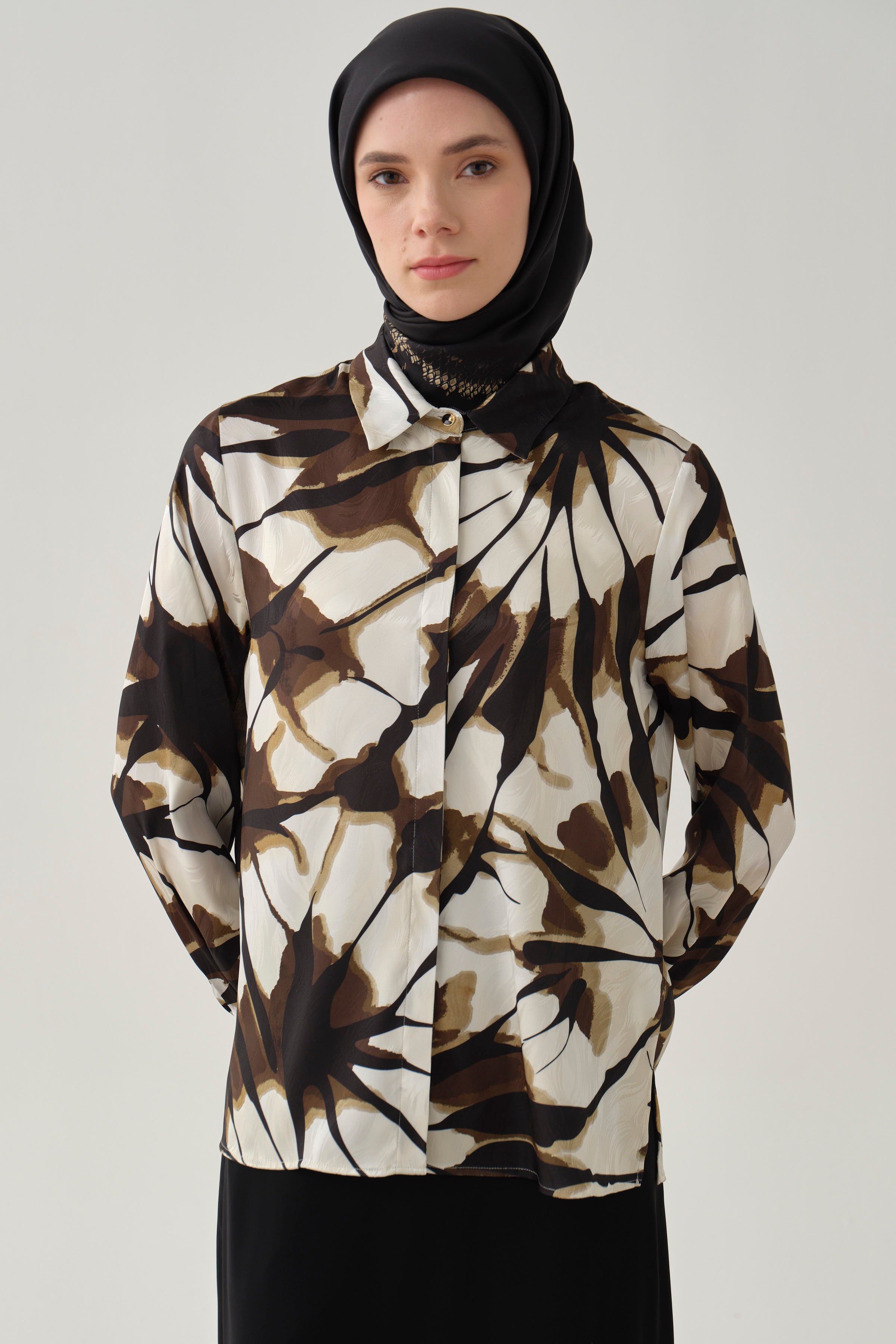 Floral Desen Jakar Gömlek - Siyah TUGBA