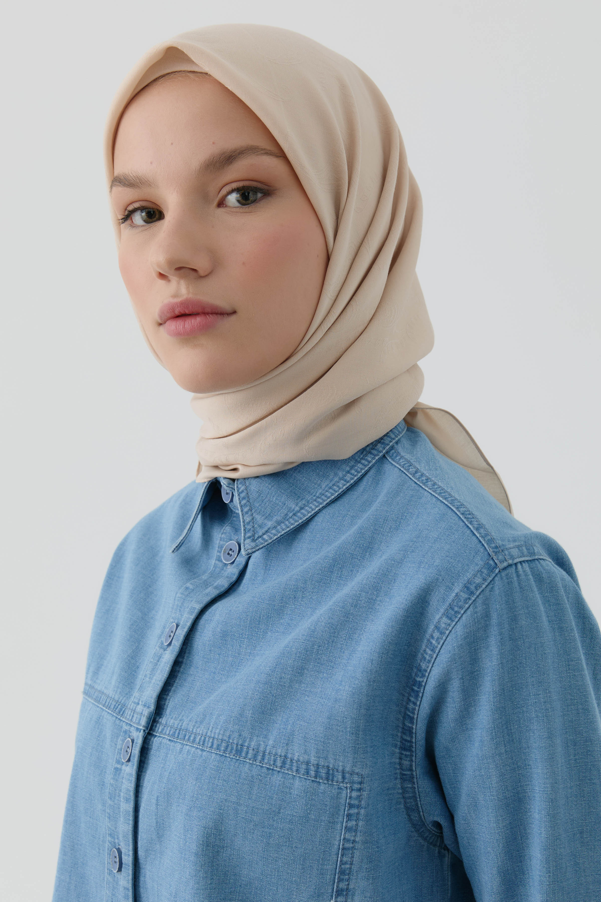 Floral Desen Kenar Detaylı Stil Eşarp - Bej TUGBA