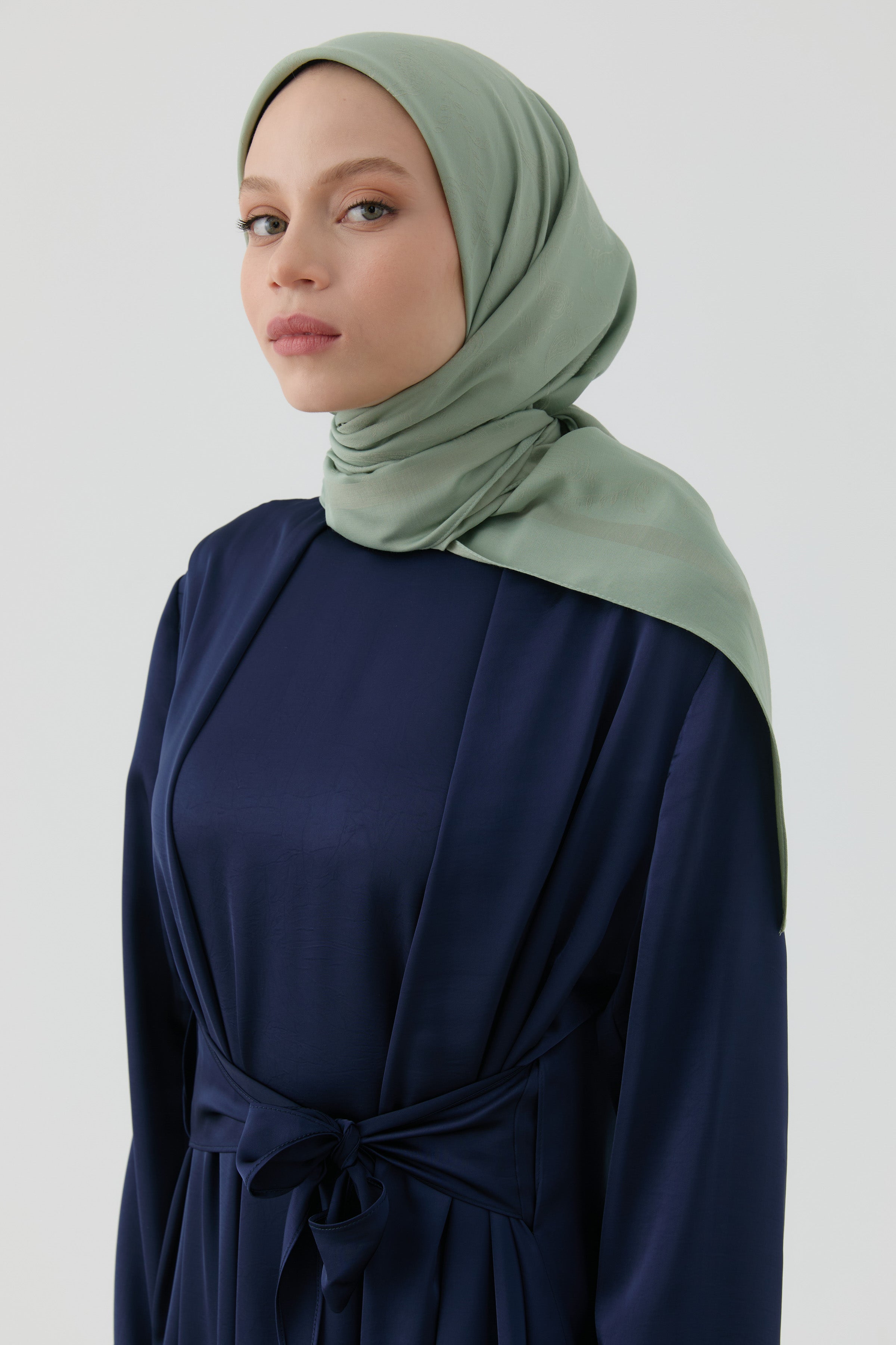 Floral Desen Kenar Detaylı Stil Eşarp - Çağla TUGBA